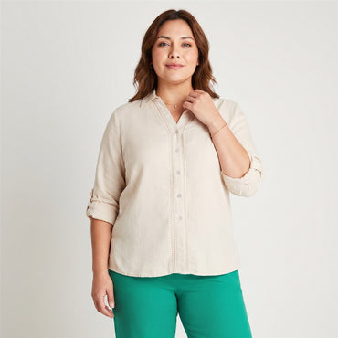 Blusa Lino Arena Manga Larga Cuello Camisero en modelo plus size