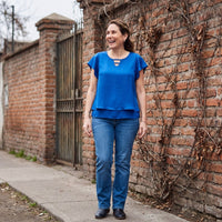 Blusa Azul Tajalí En Espalda lifestyle