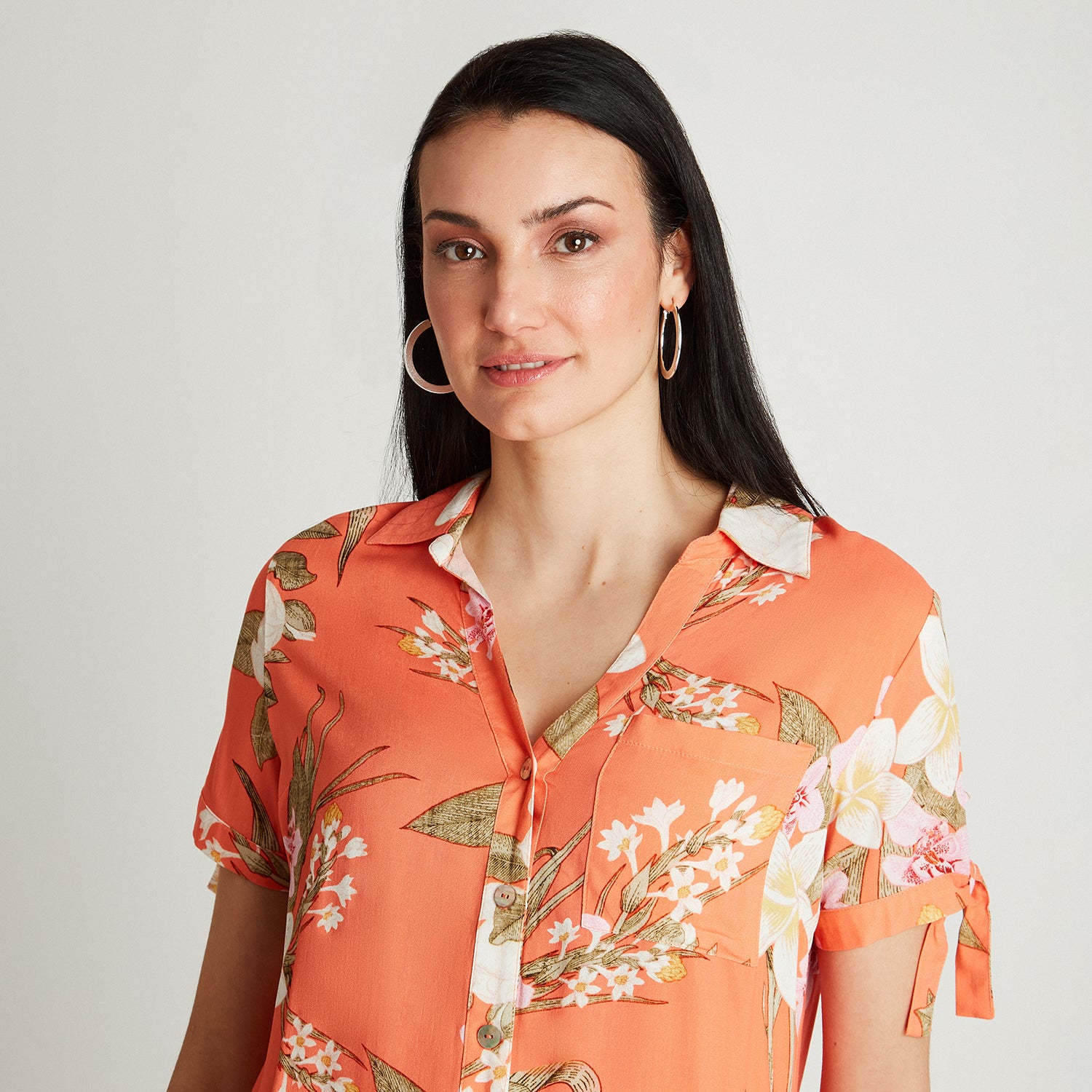 Blusa Coral Manga Corta Estampado Cuello Camisero