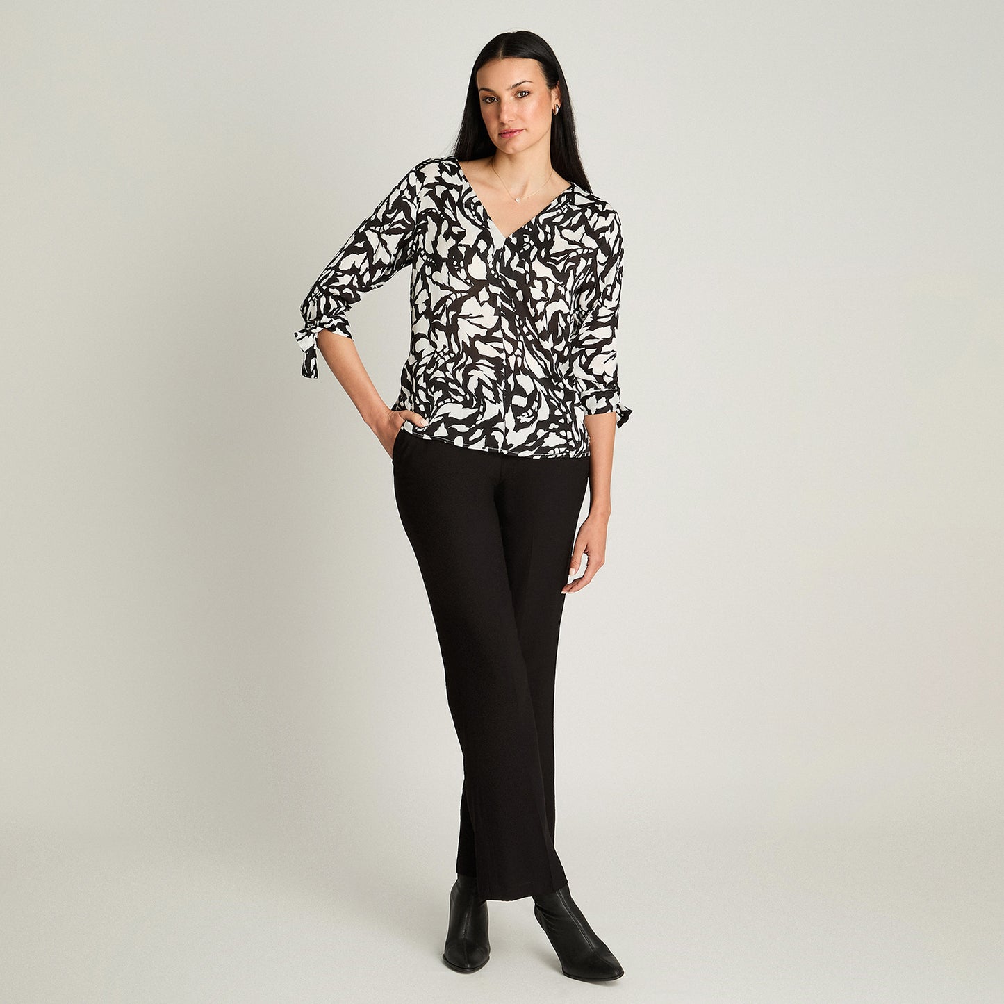 Blusa Escote V Manga 3/4 Con Amarra Crudo Lorenzo Di Pontti