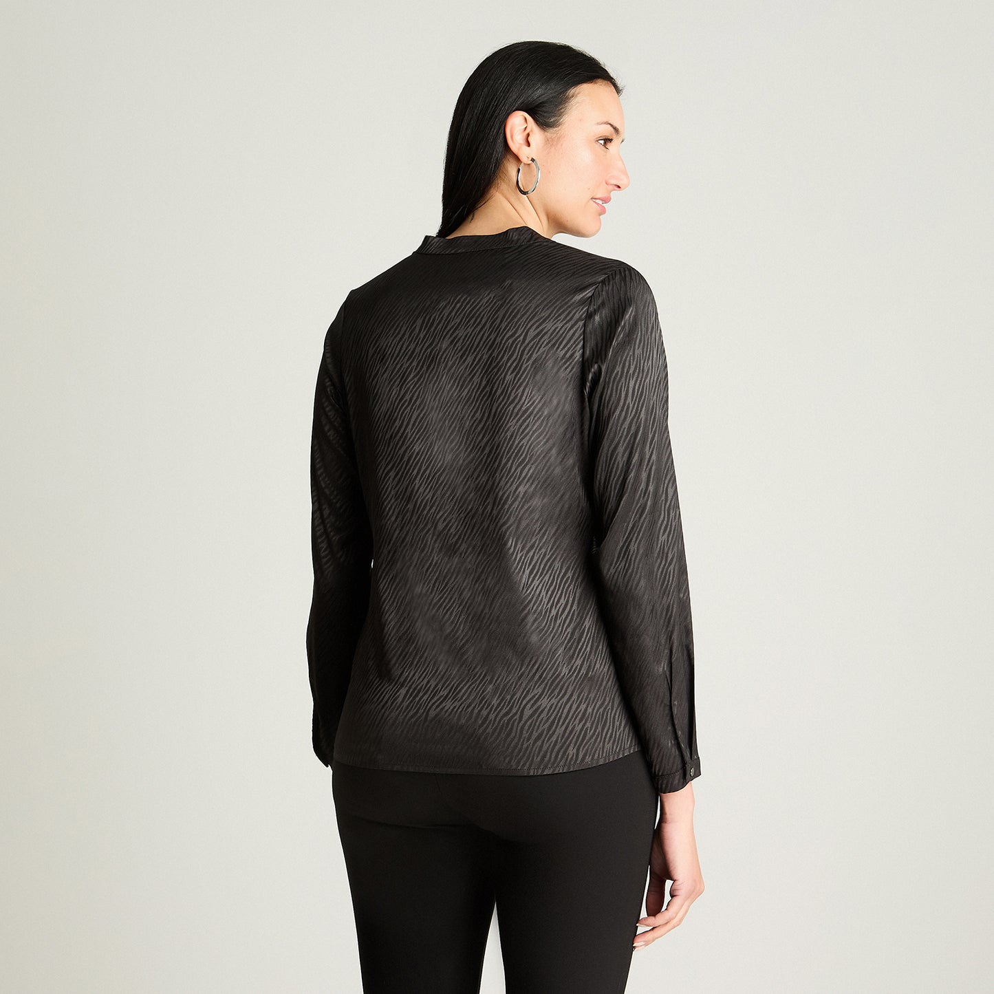 Blusa Satin Escote Mao Manga Larga Negro Lorenzo Di Pontti