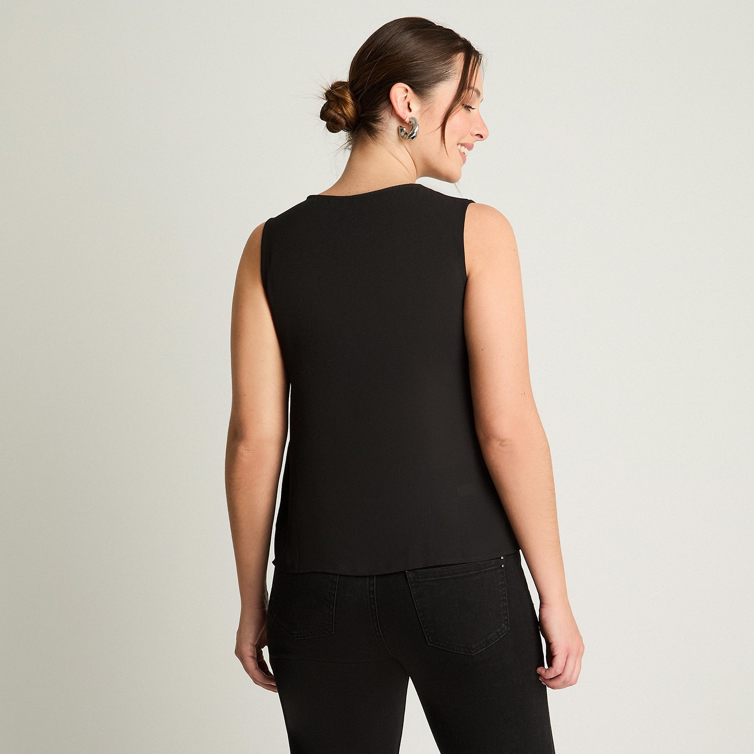 Blusa Sin Mangas Con Capas Negro Lorenzo Di Pontti