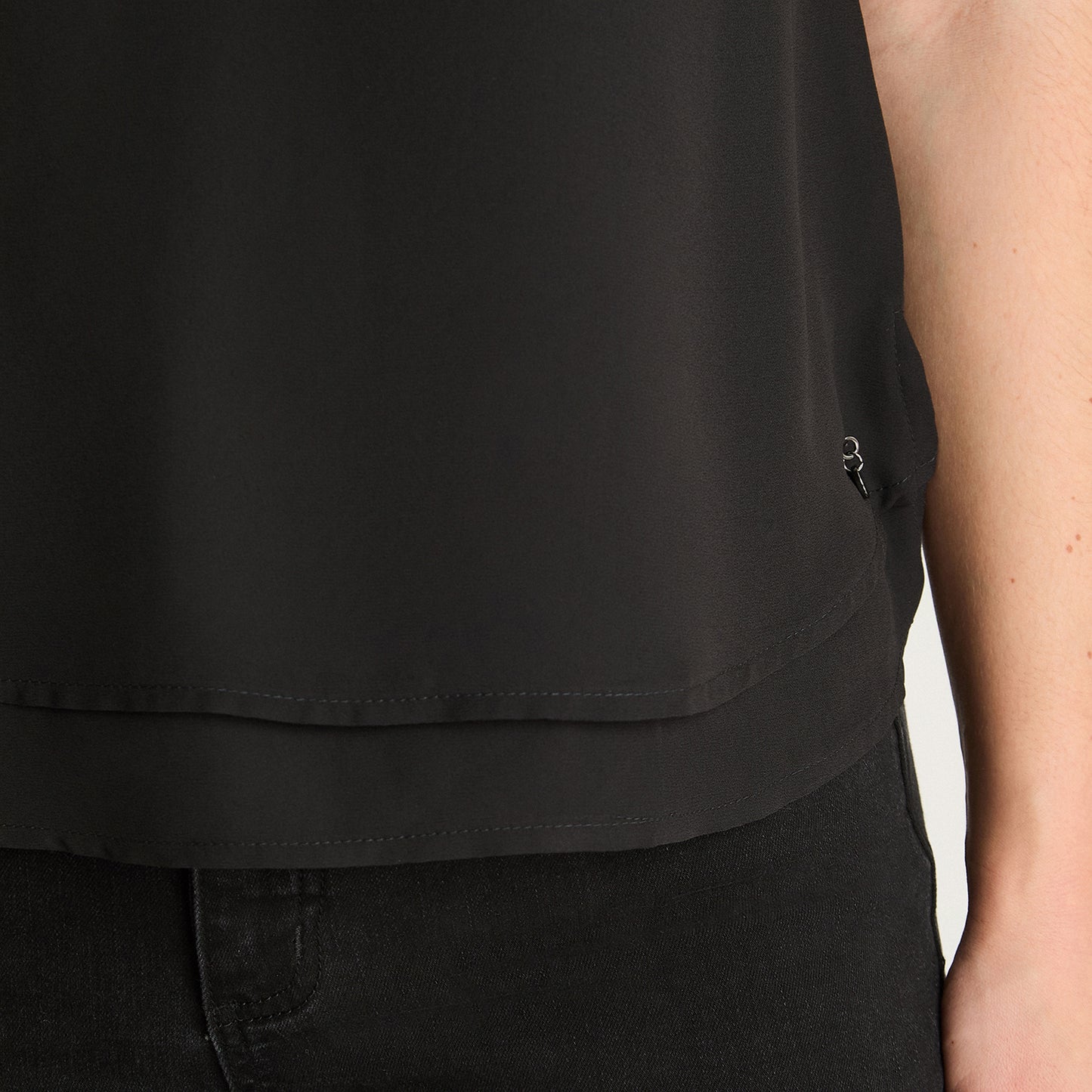 Blusa Sin Mangas Con Capas Negro Lorenzo Di Pontti