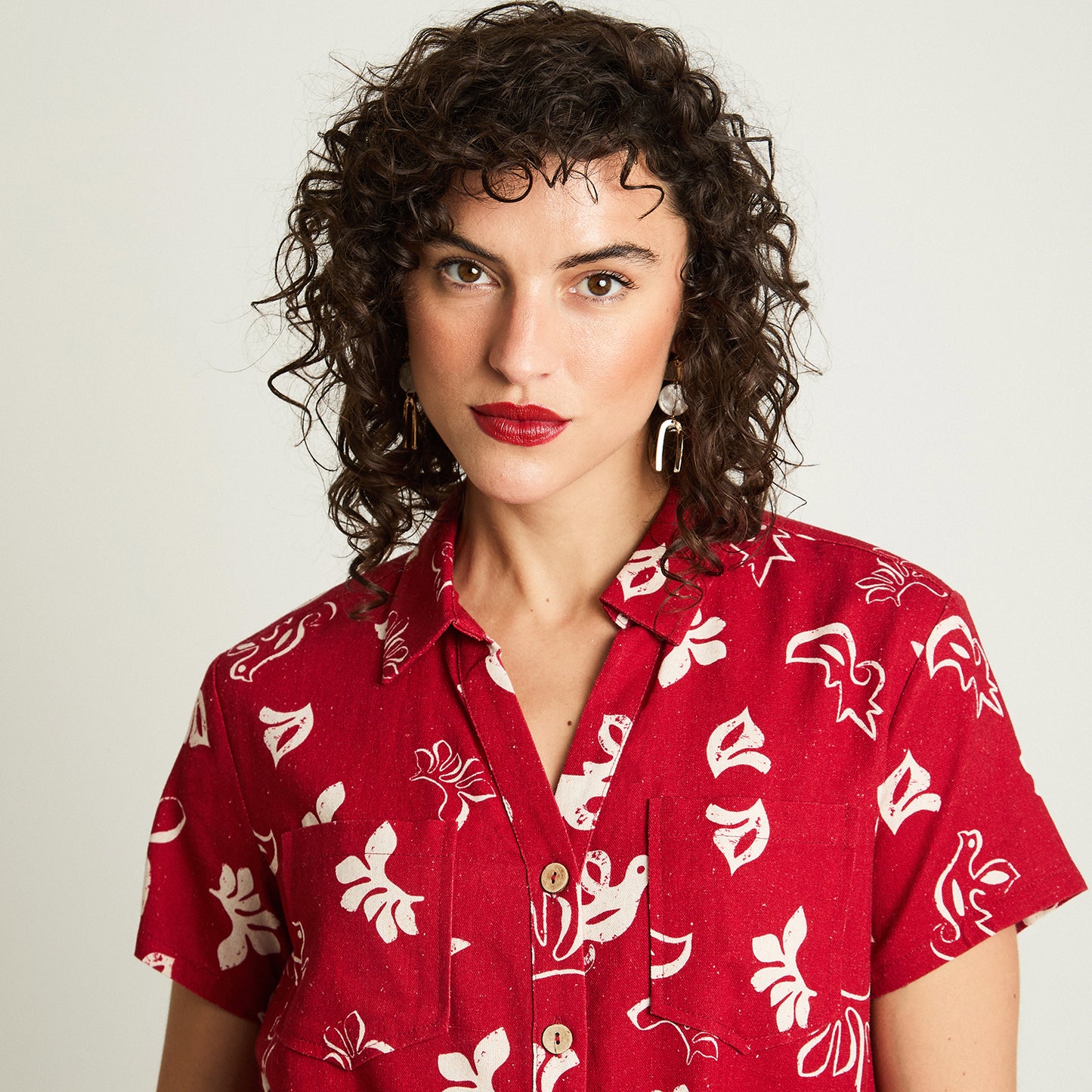 Blusa Corta Lino Con Bolsillos Rojo Curvi