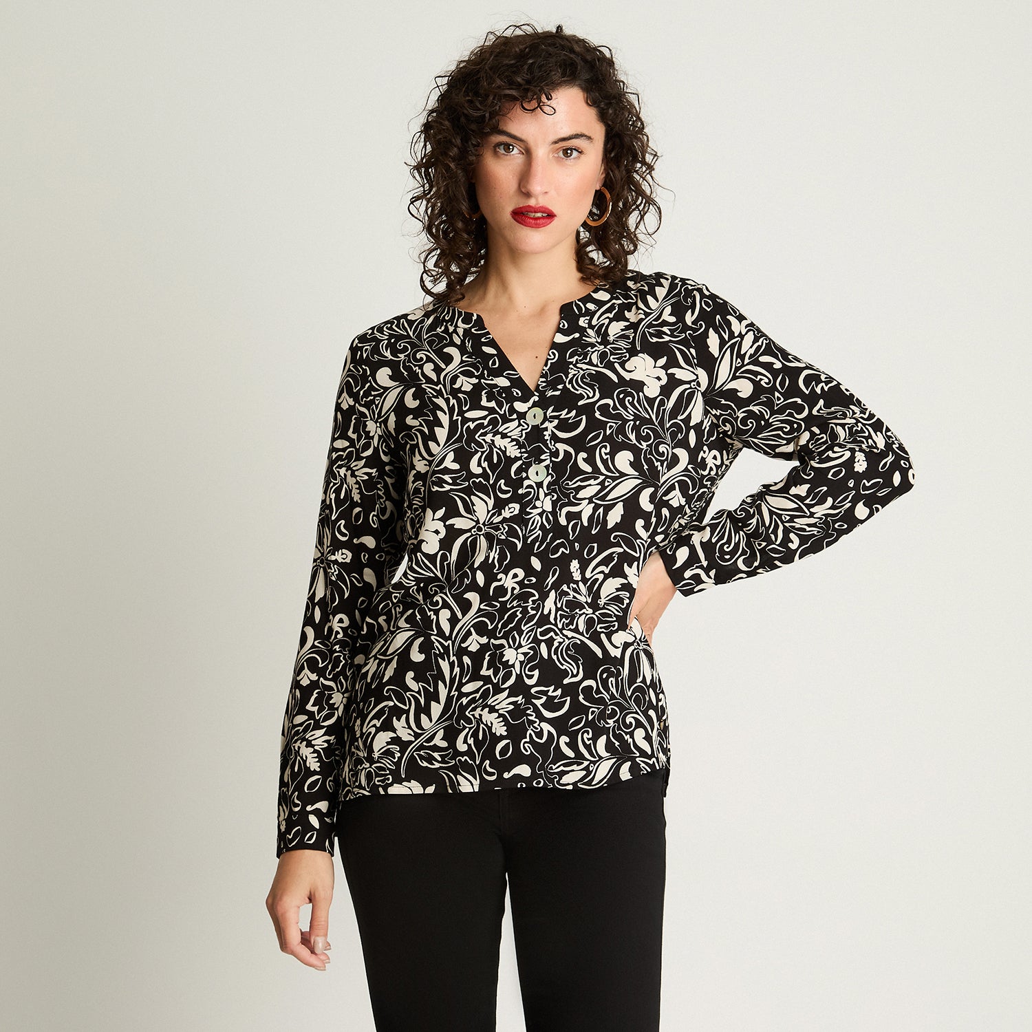 Blusa Cuello Mao Botones Negro Curvi