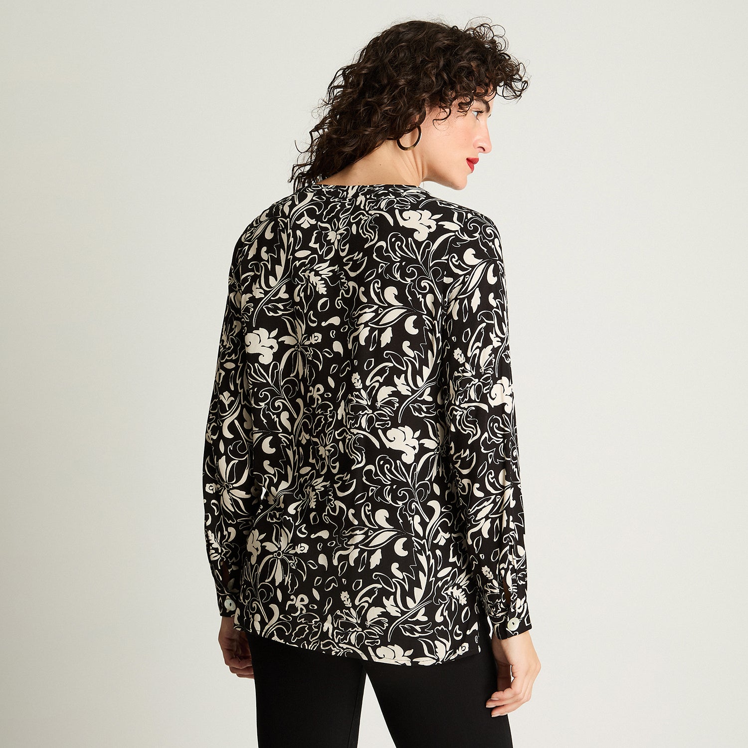 Blusa Cuello Mao Botones Negro Curvi