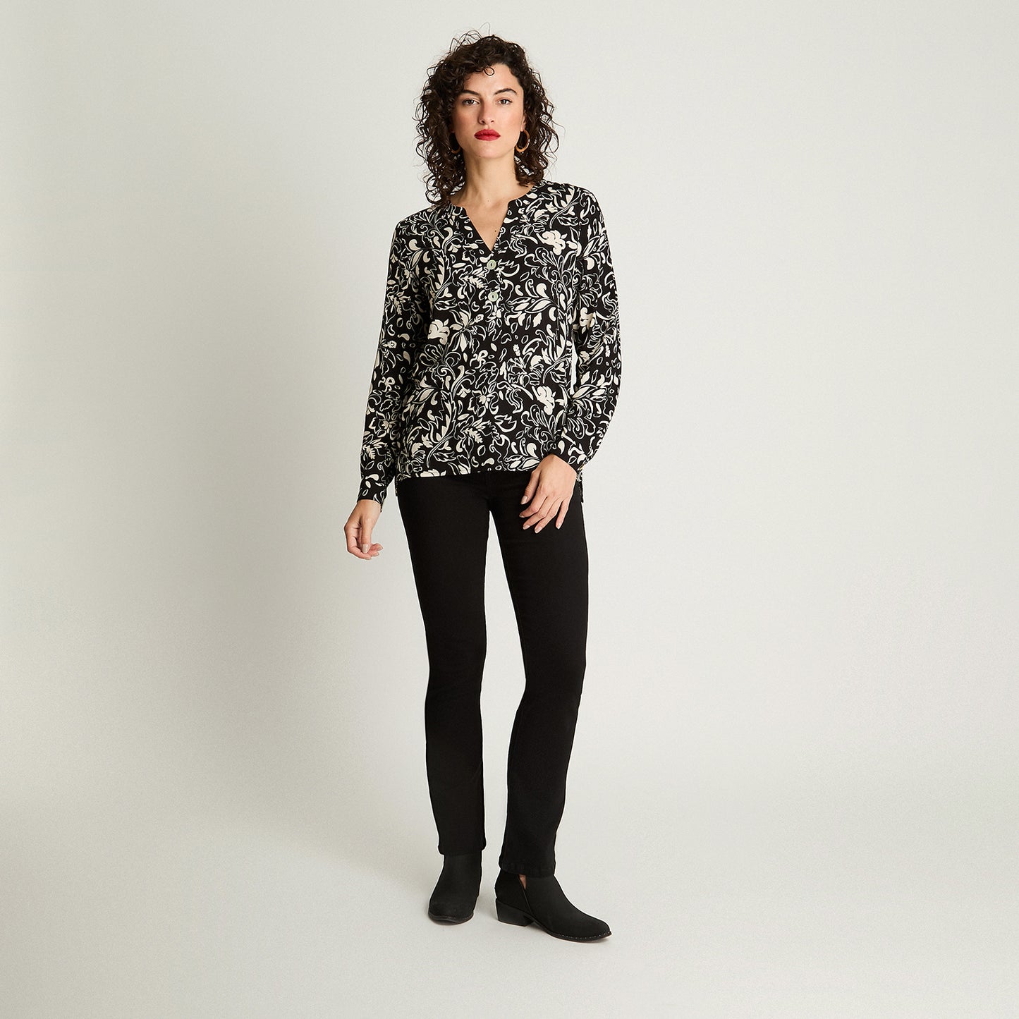 Blusa Cuello Mao Botones Negro Curvi