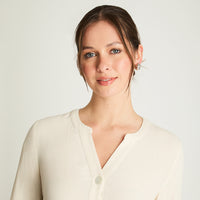Blusa Cuello Mao Botones Beige Curvi