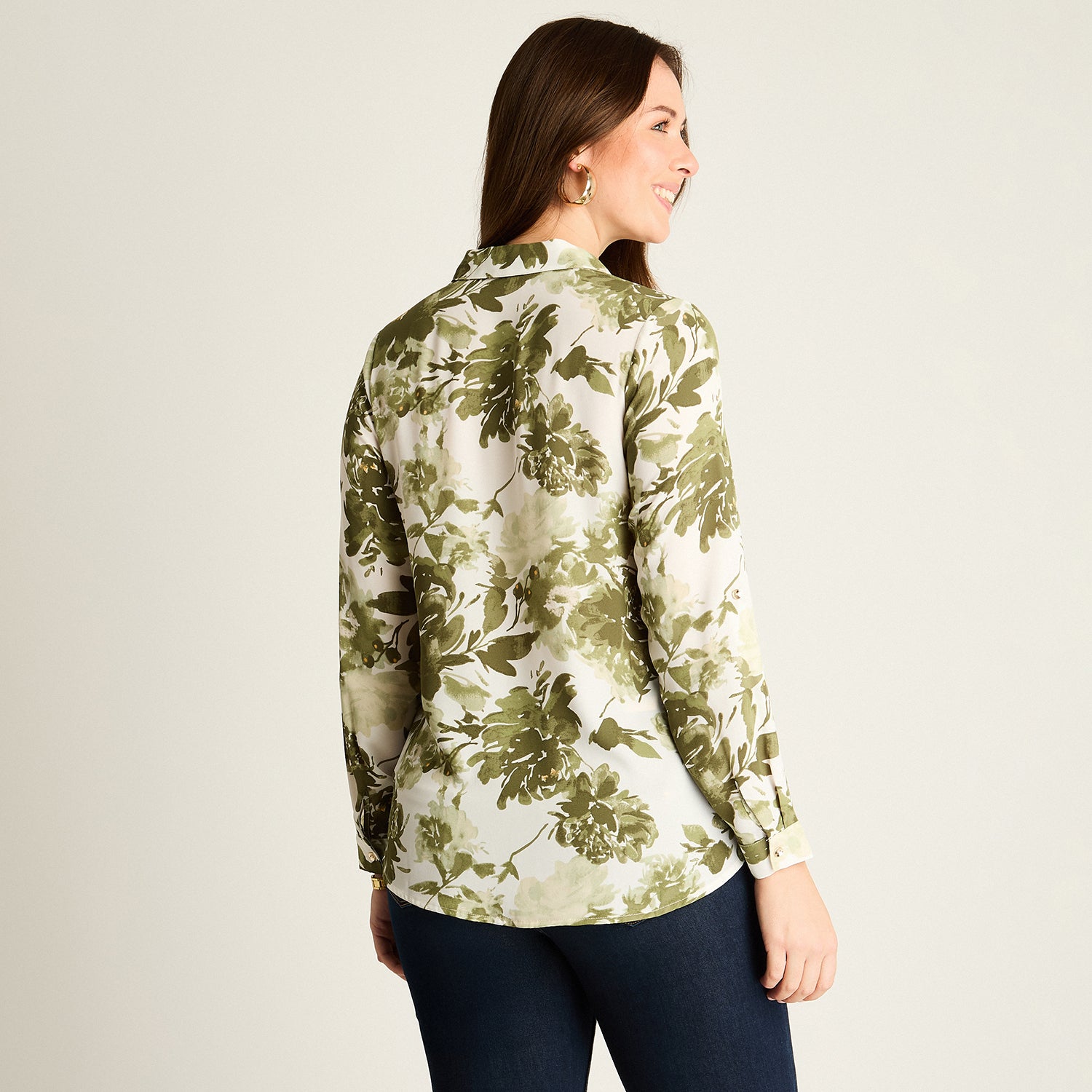 Blusa Verde con Estampado Floral y Mangas Roll-Up