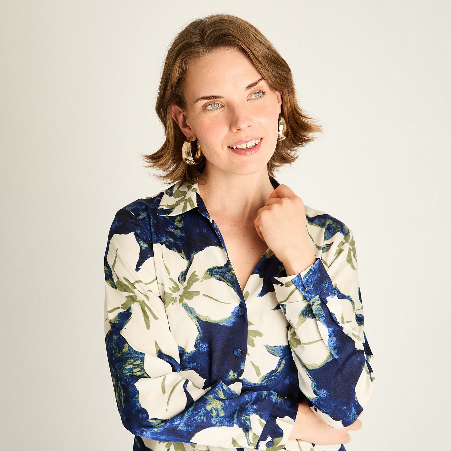 Blusa Azul Estampada con Caída Fluida