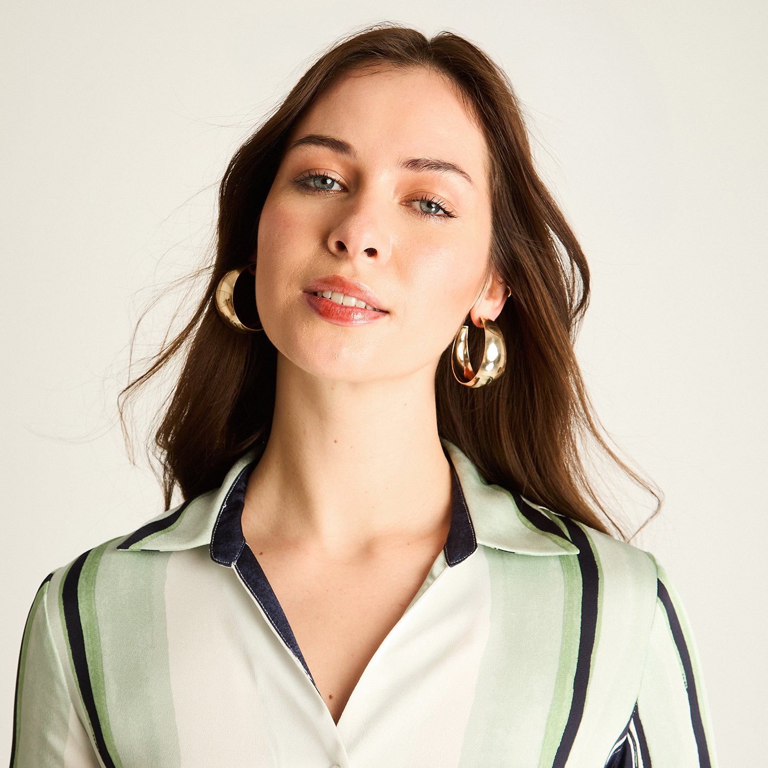 Blusa Menta Rayada con Estilo Camisero
