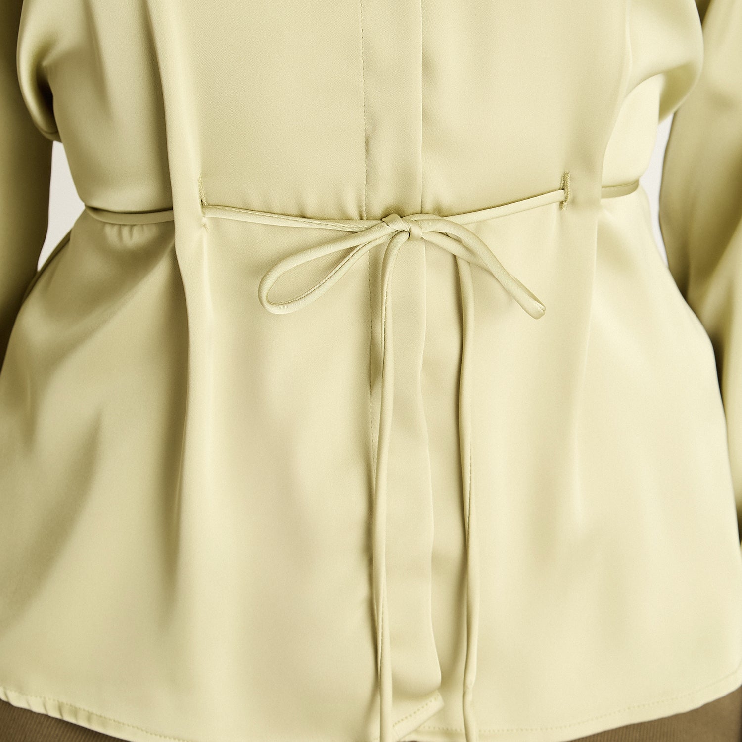 Blusa Verde con Amarra en la Cintura