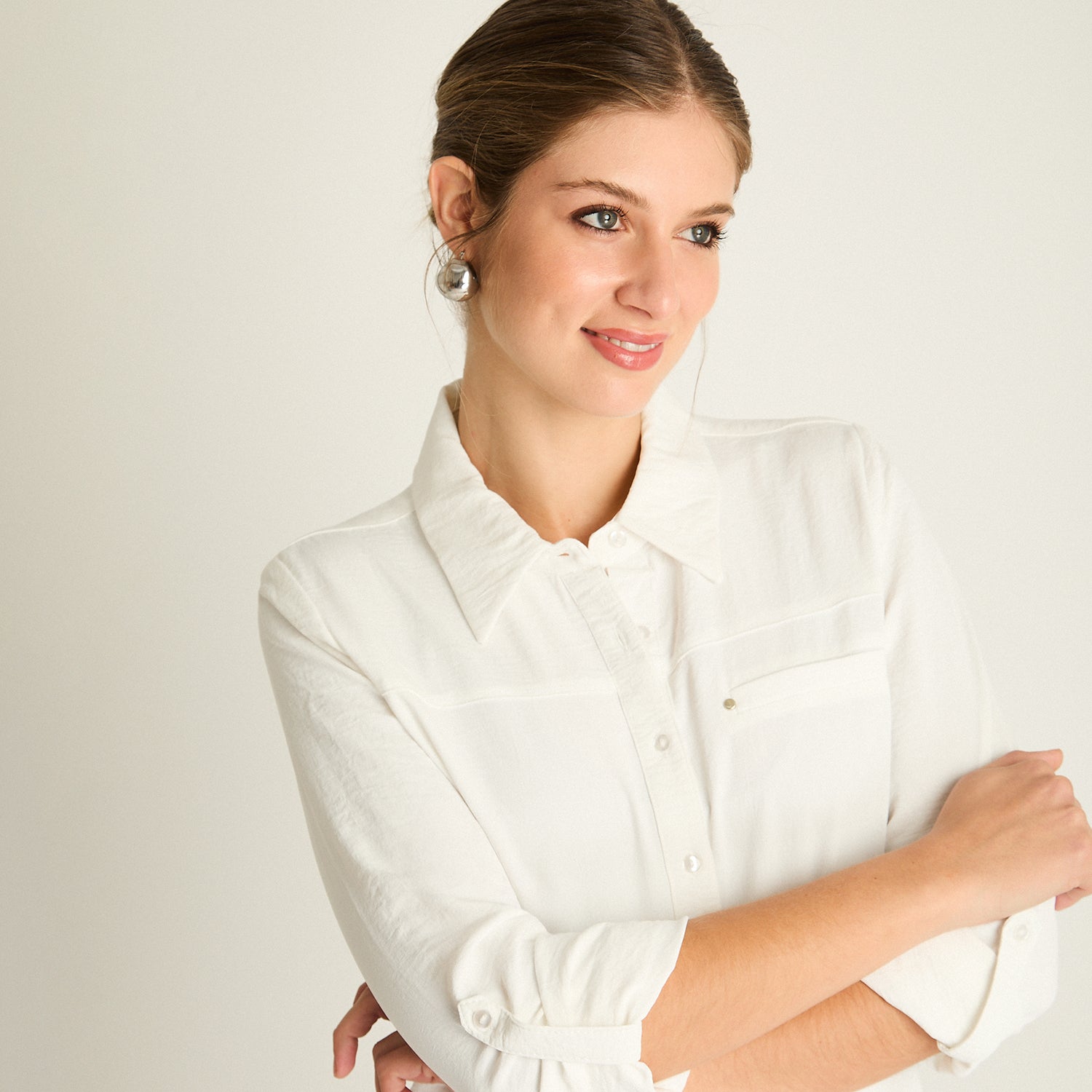 Blusa Crudo con Detalle de Bolsillo