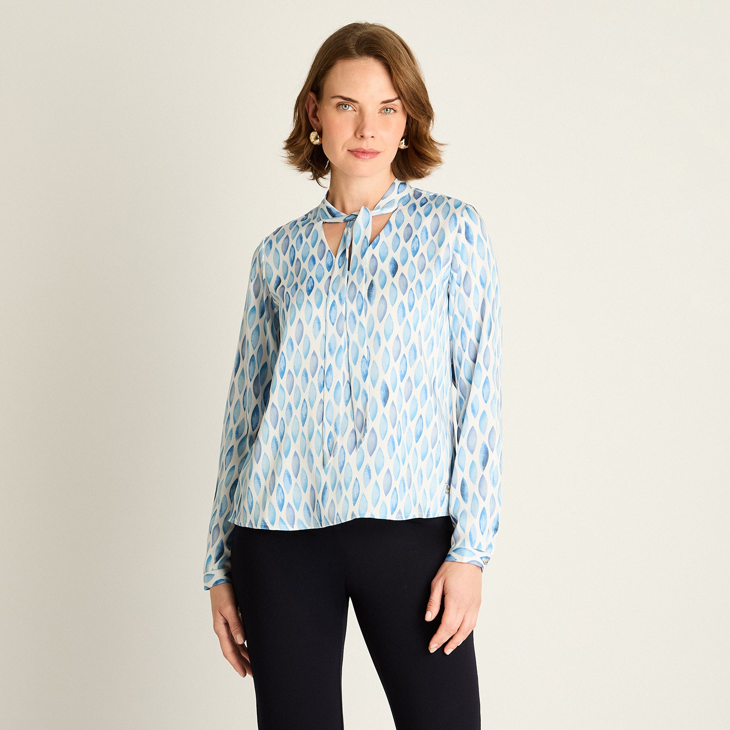 Blusa Celeste con Estampado Geométrico