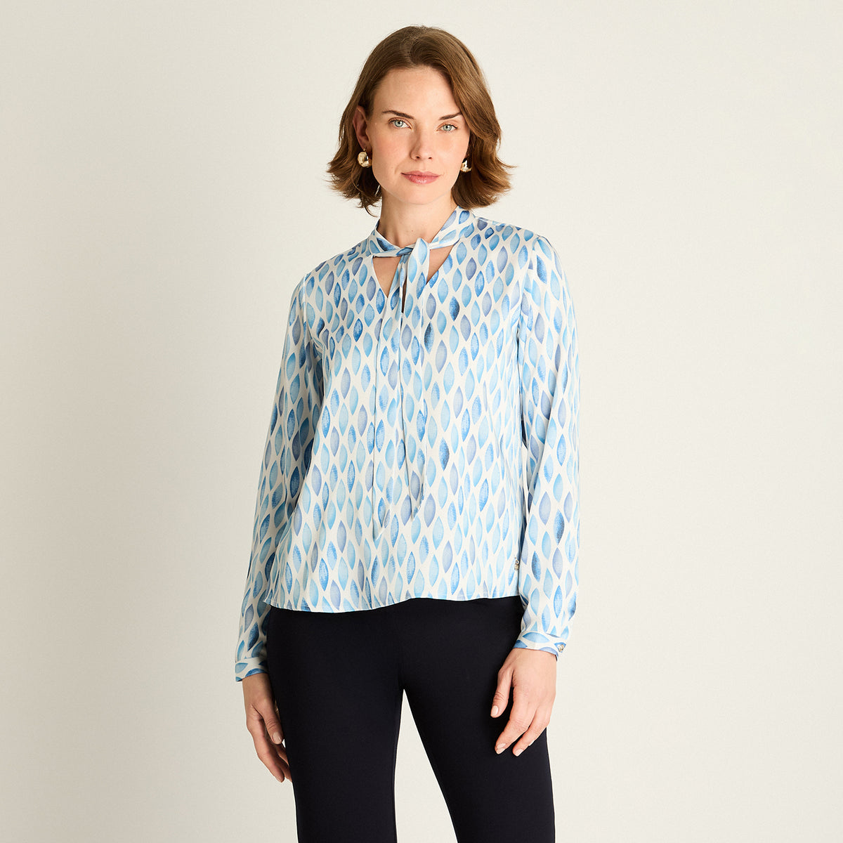 Blusa Celeste con Estampado Geométrico