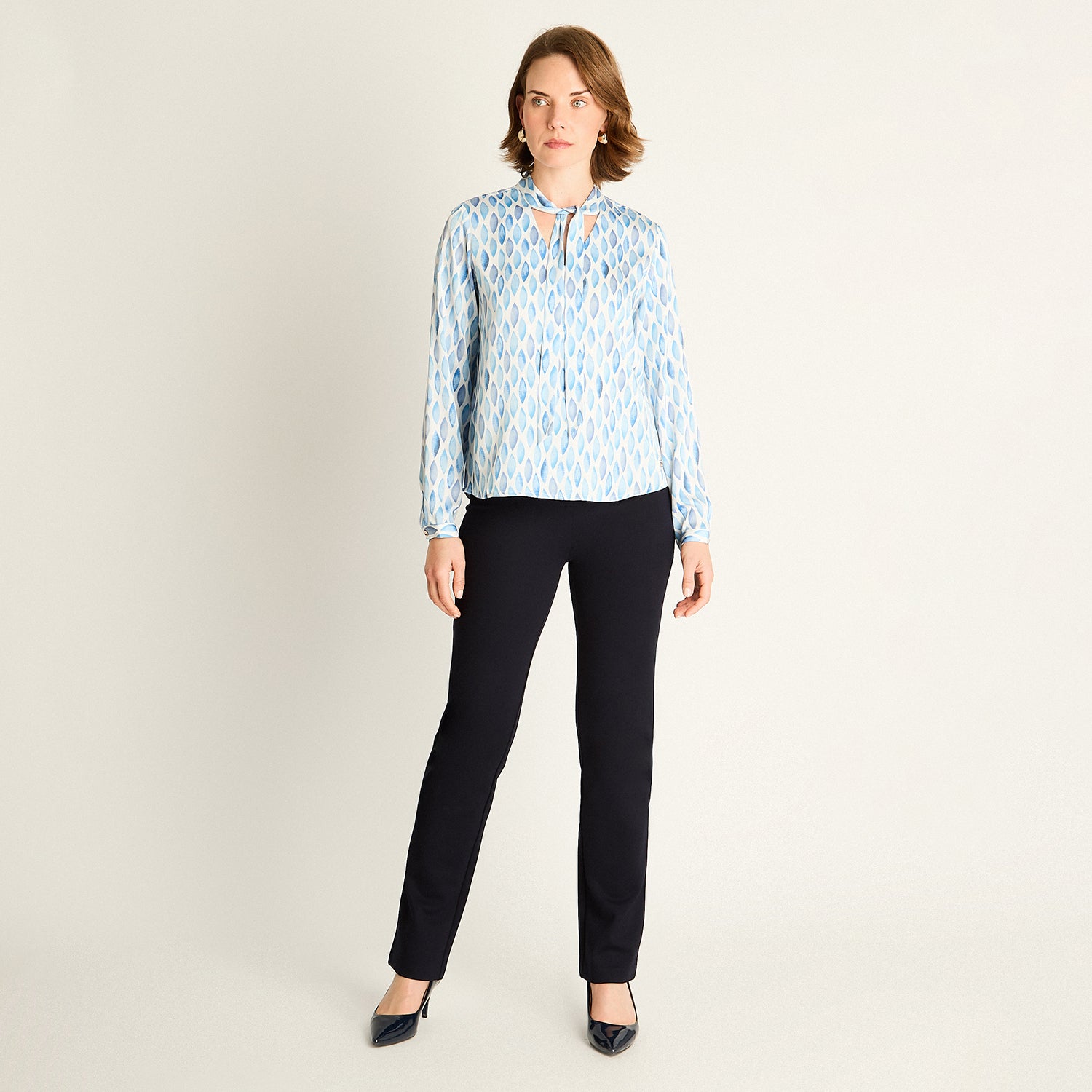 Blusa Celeste con Estampado Geométrico