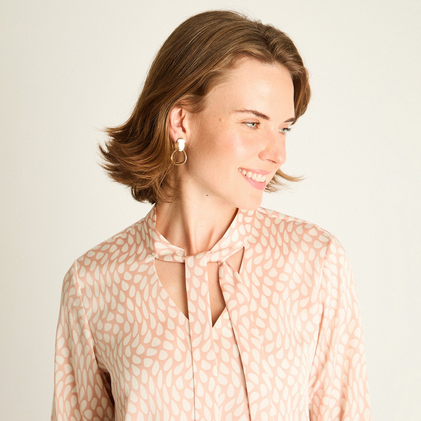 Blusa Rosada con Lazo