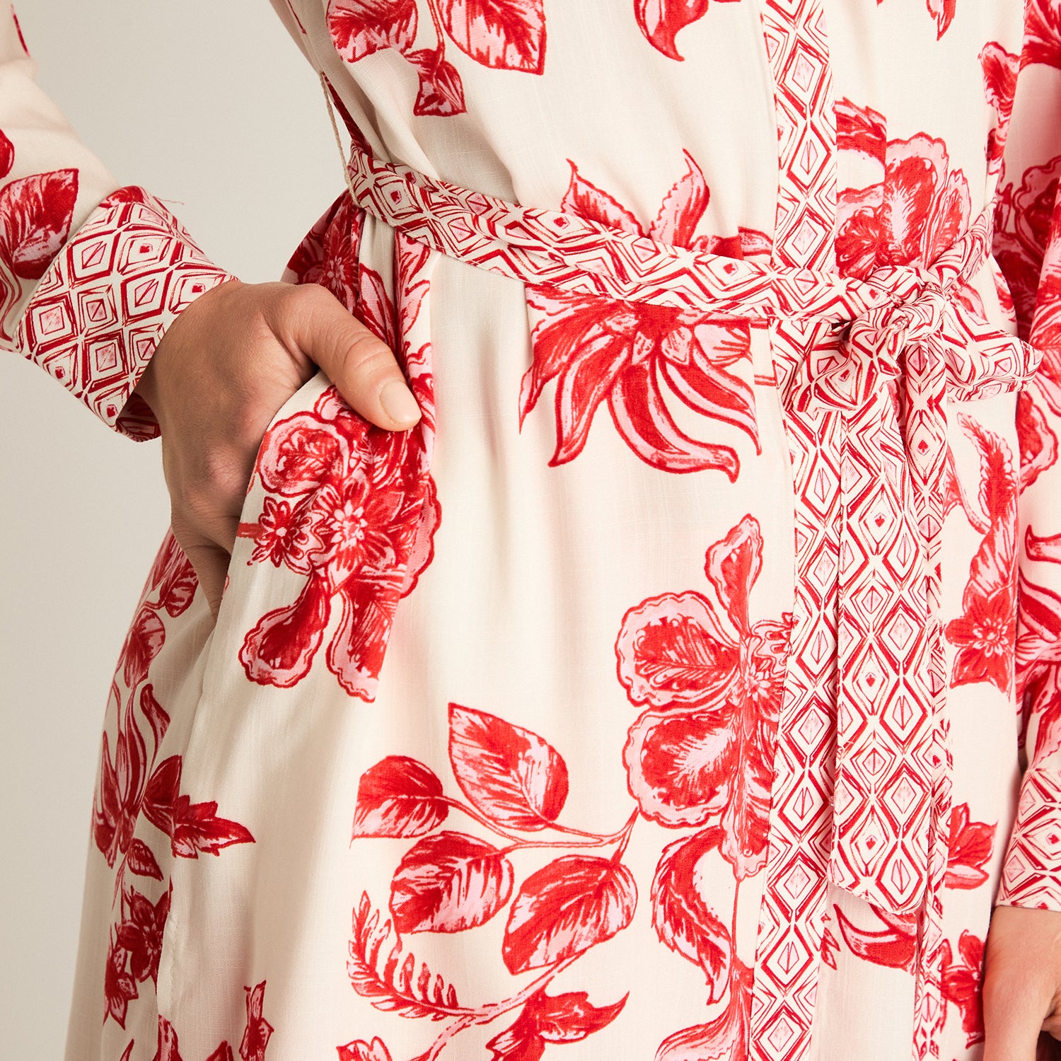 Blusa Roja Estampado Floral con Lazo