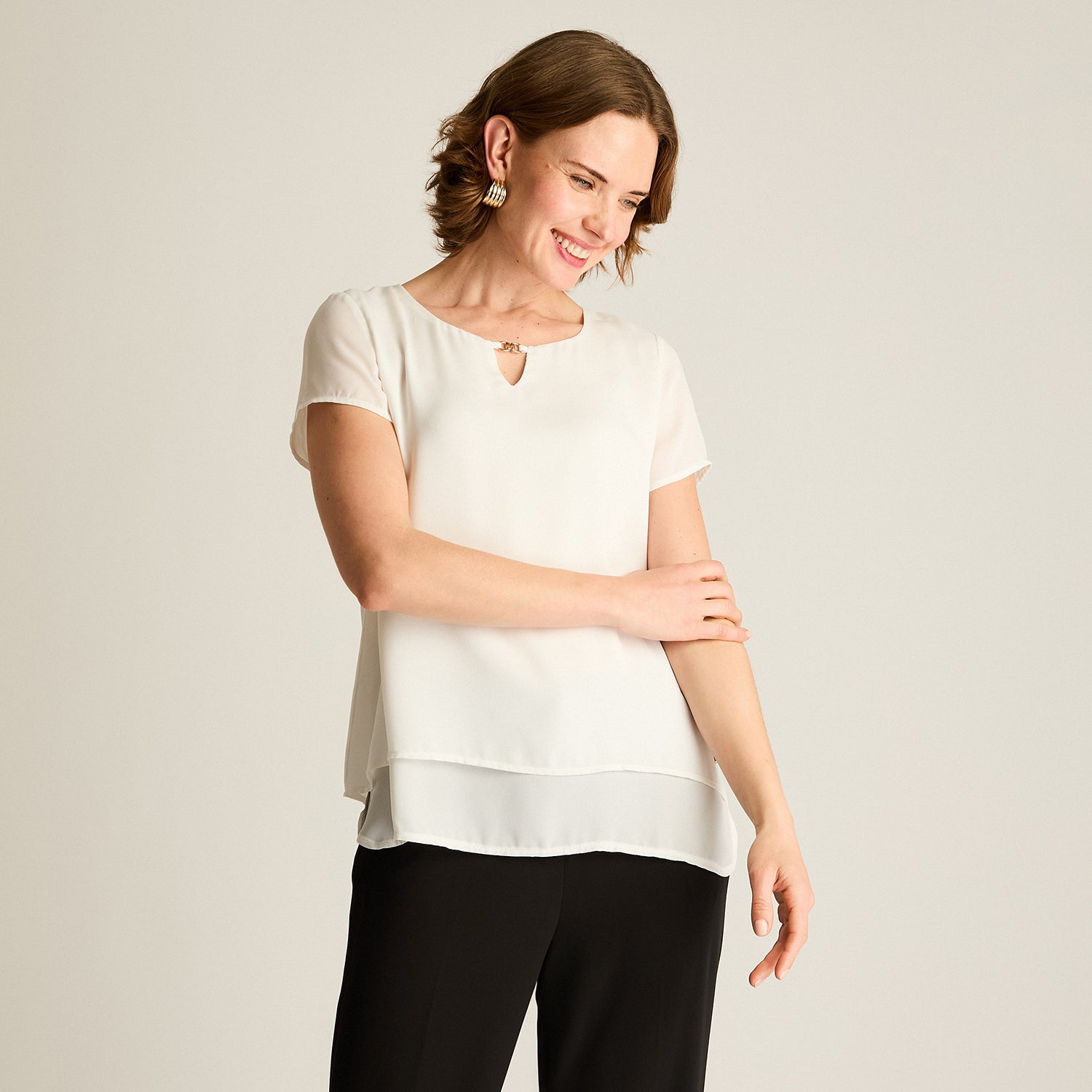 Blusa Crudo Manga Corta con Abertura Frontal