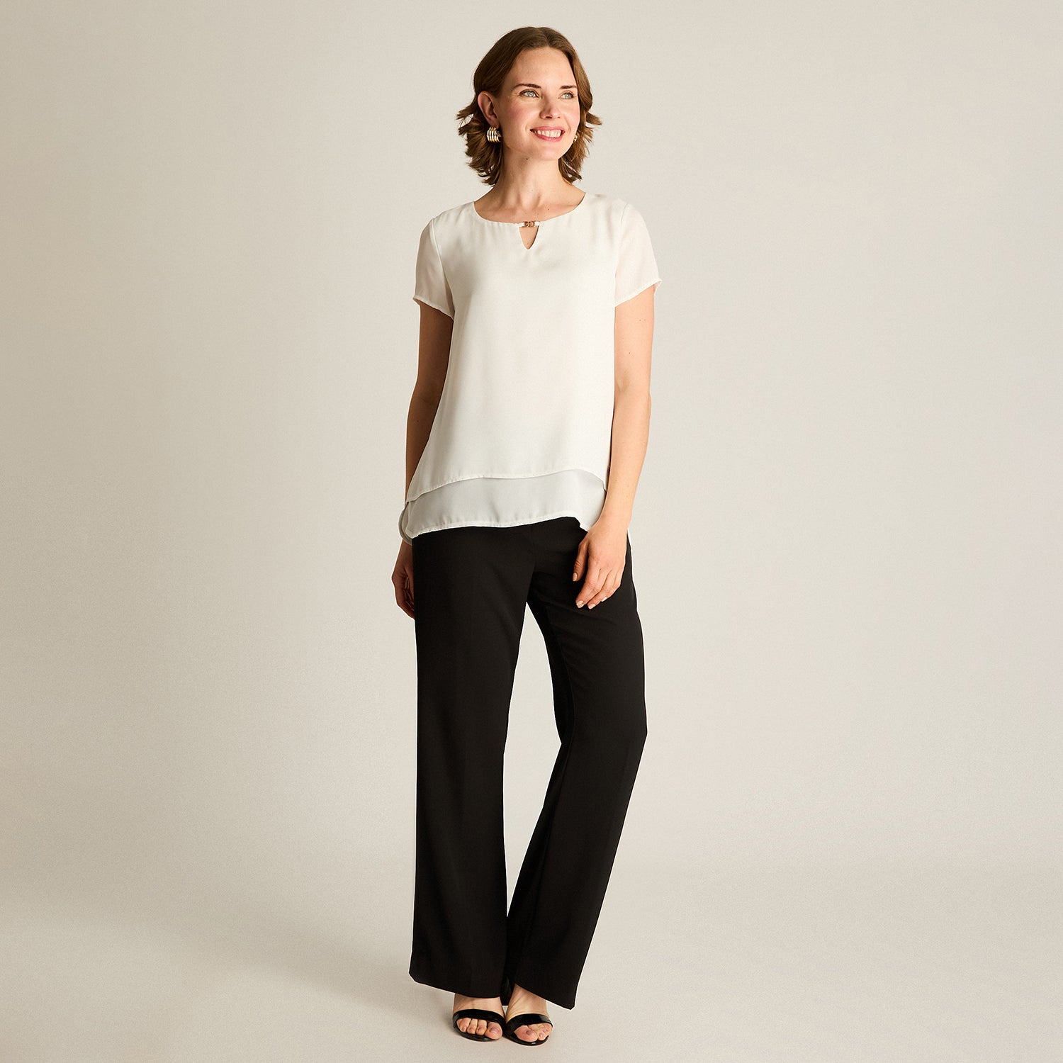 Blusa Crudo Manga Corta con Abertura Frontal