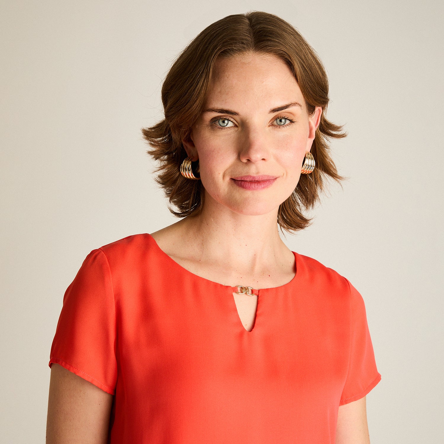 Blusa Coral Cuello Gota Manga Corta