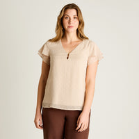 Blusa Beige Manga Corta con Detalle en Escote