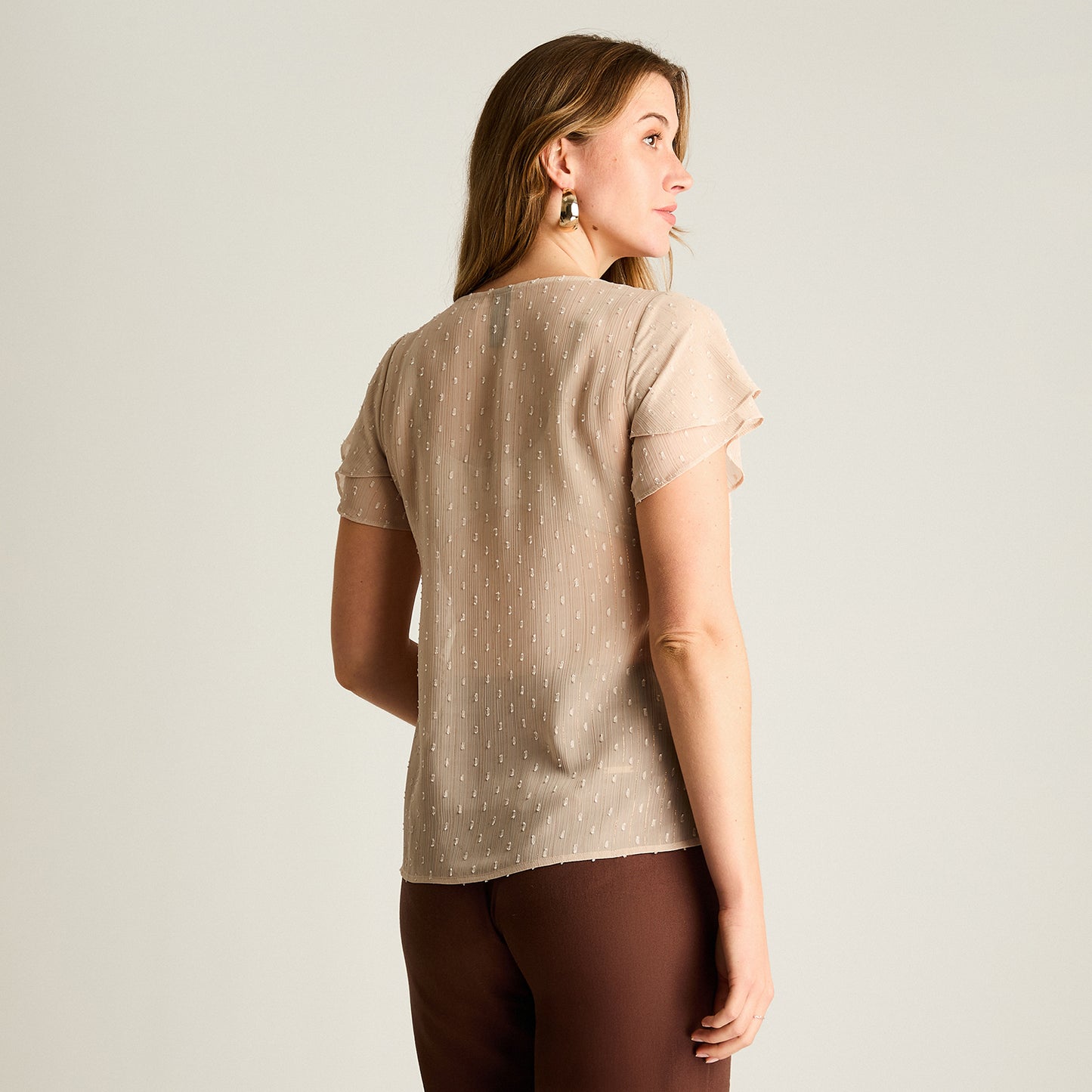 Blusa Beige Manga Corta con Detalle en Escote