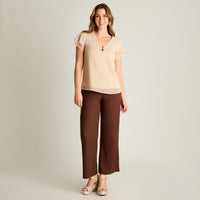 Blusa Beige Manga Corta con Detalle en Escote