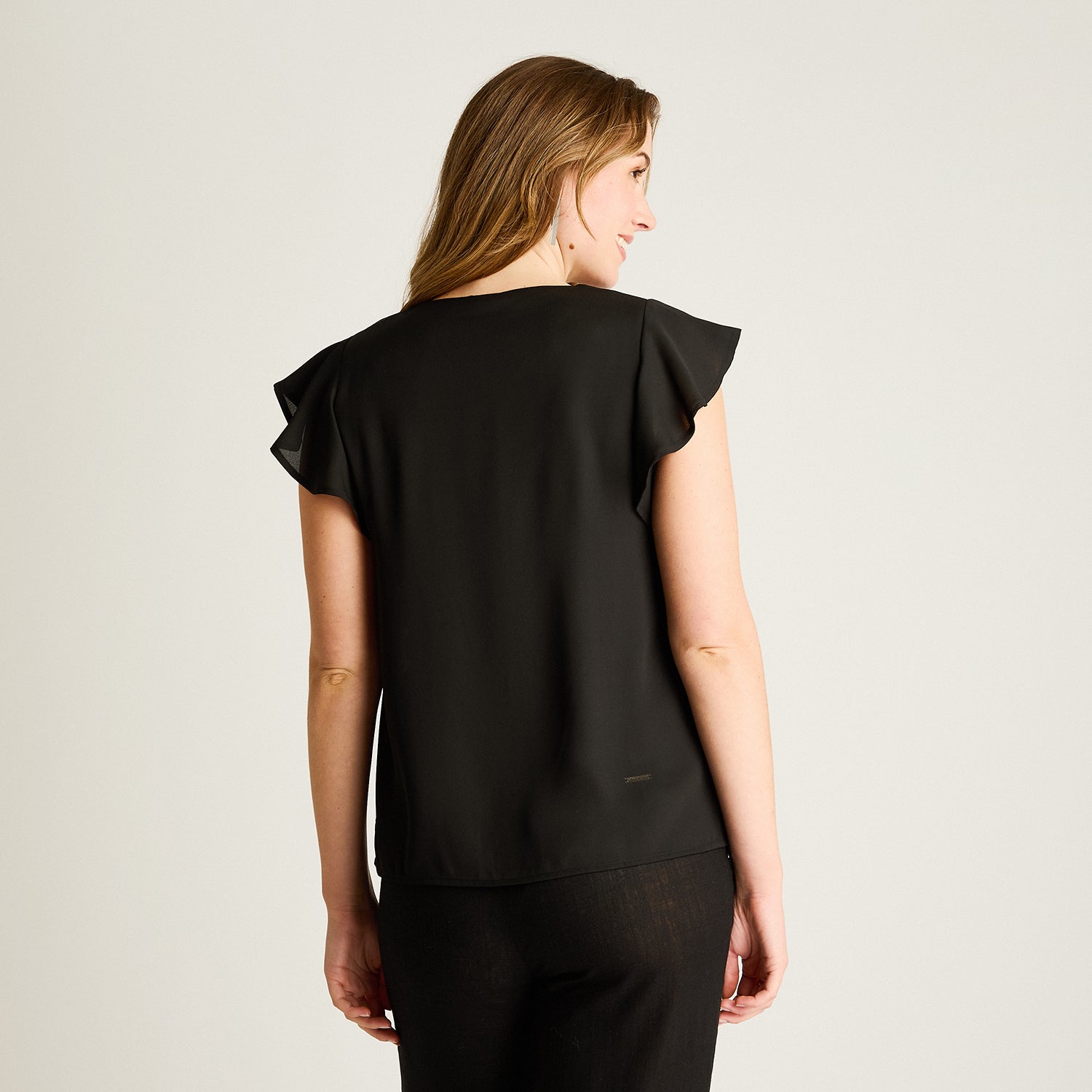 Blusa Negra Volantes &amp; Collar