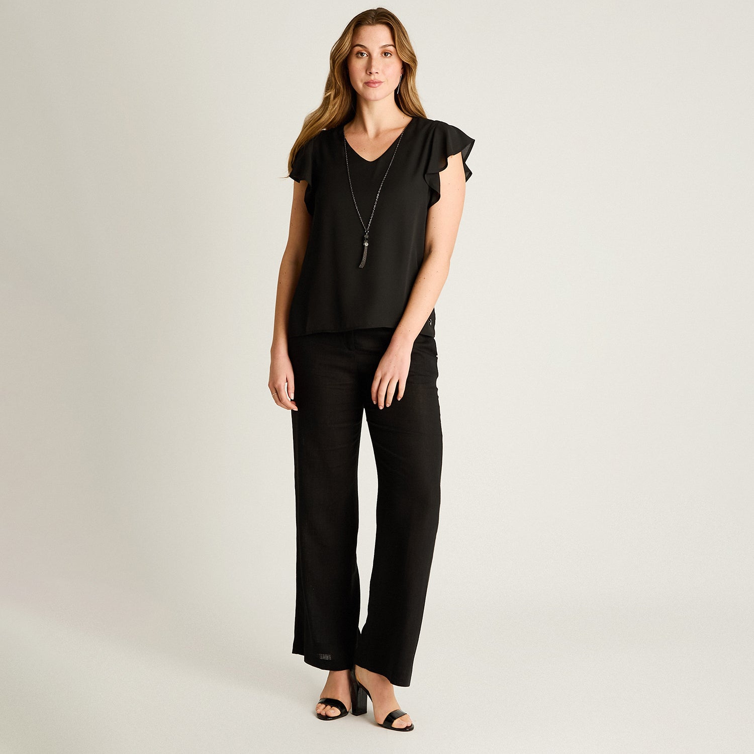 Blusa Negra Volantes &amp; Collar