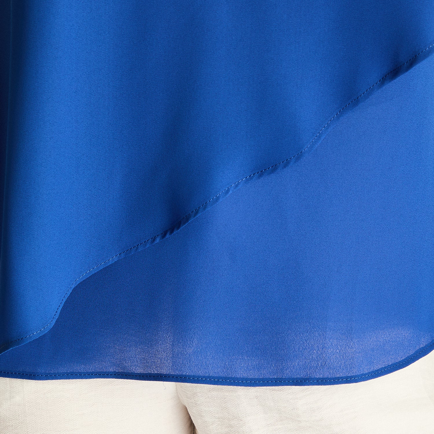 Blusa Azul Oscuro con Volante Asimétrico