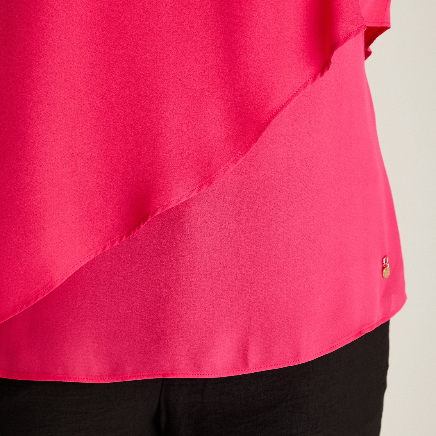 Blusa Fucsia Asimétrica Cuello V