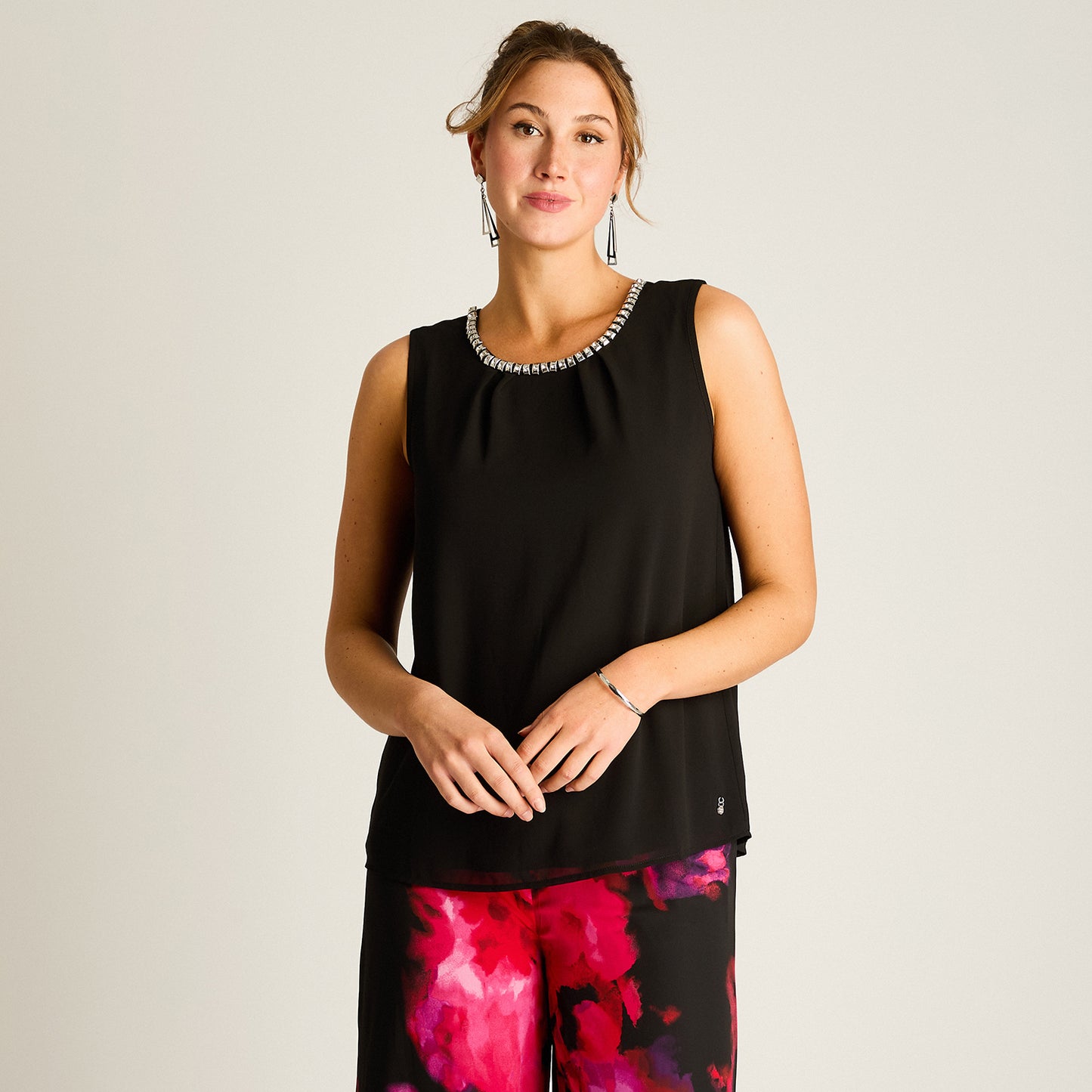 Blusa Sin Mangas con Aplique de Pedrería Negro