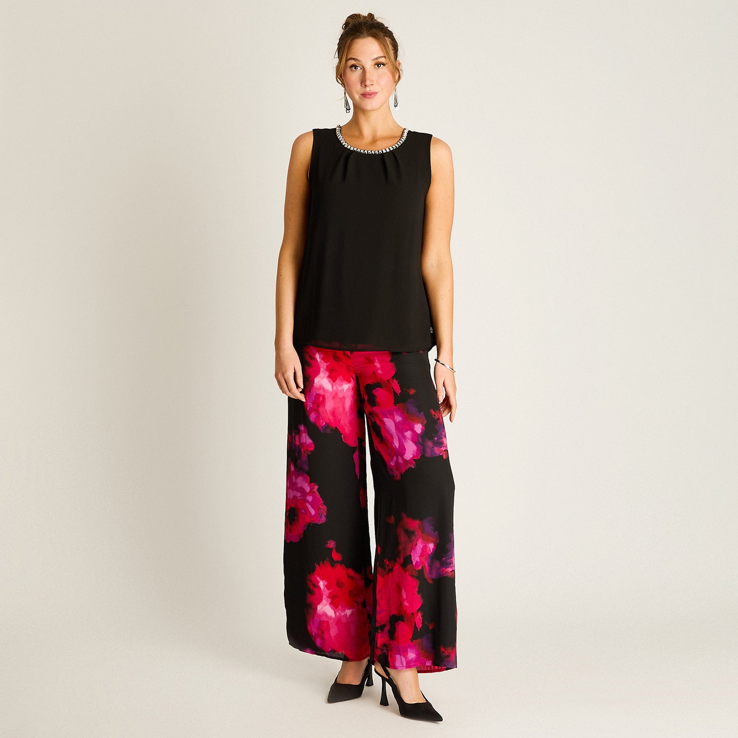 Blusa Sin Mangas con Aplique de Pedrería Negro
