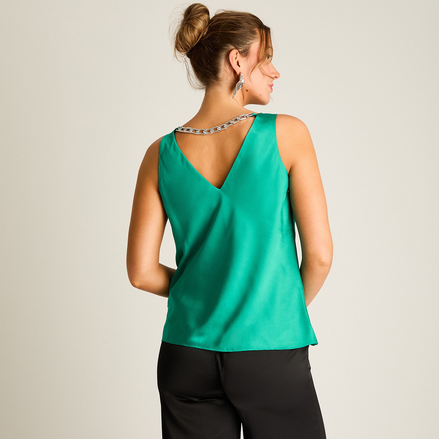 Blusa Verde Drapeada con Cadenita