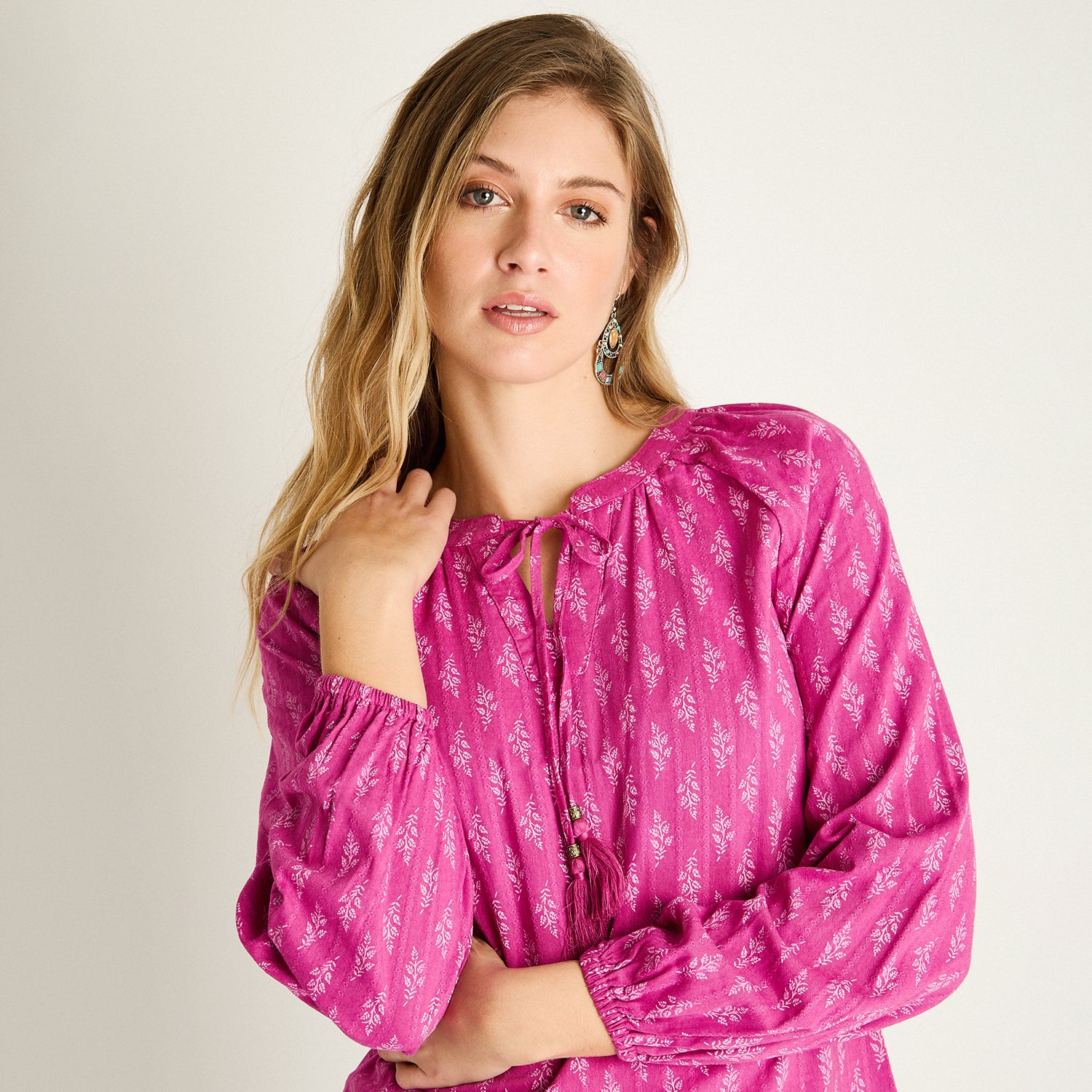 Blusa Magenta con Escote Amarre