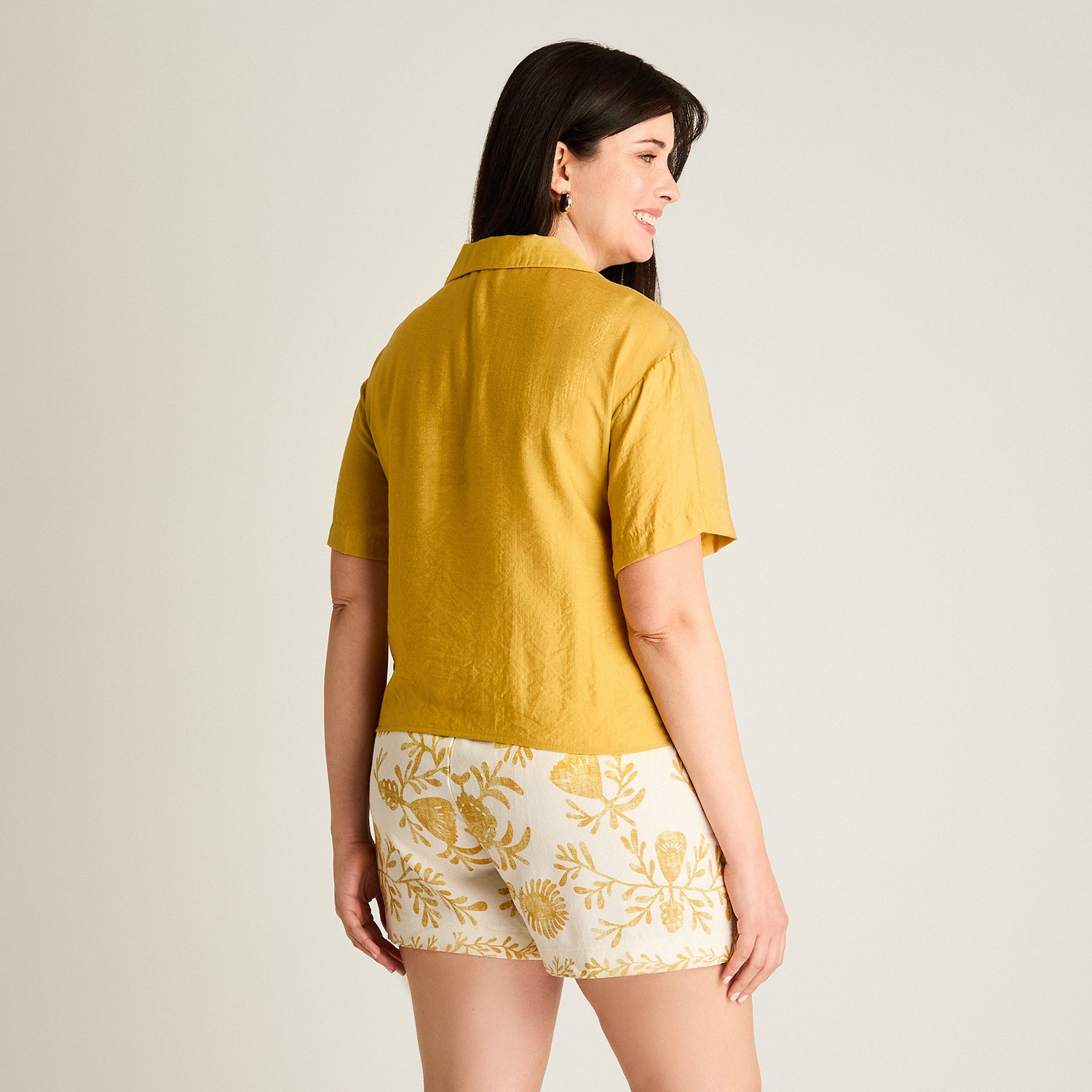 Blusa Mostaza Manga Corta No Elasticado Sin Forro Calce Normal