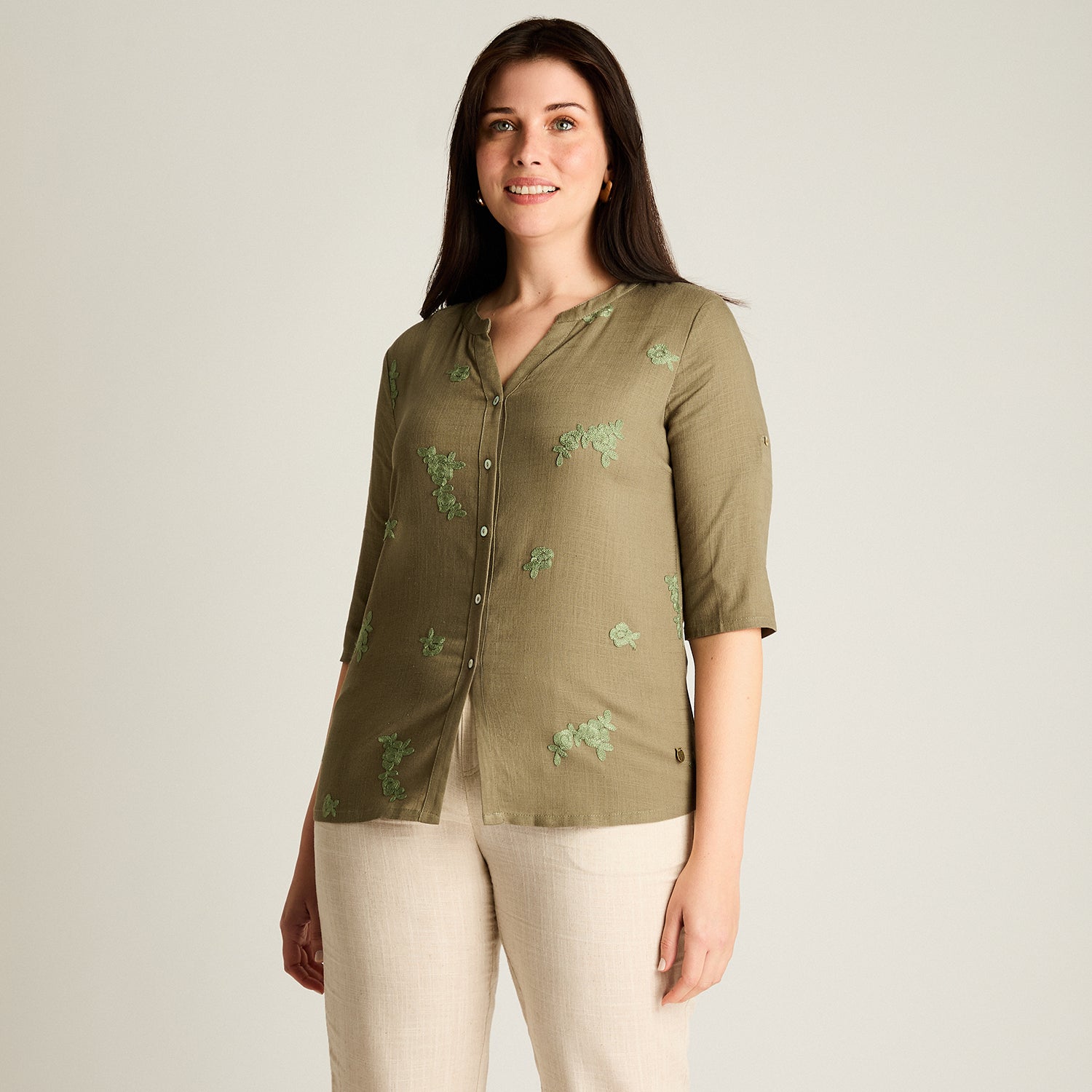 Blusa Verde Manga 3/4 No Elasticado Sin Forro Calce Normal