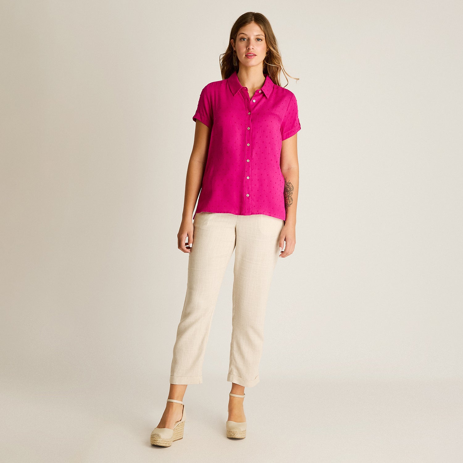 Blusa Magenta Manga Corta No Elasticado Sin Forro Calce Normal