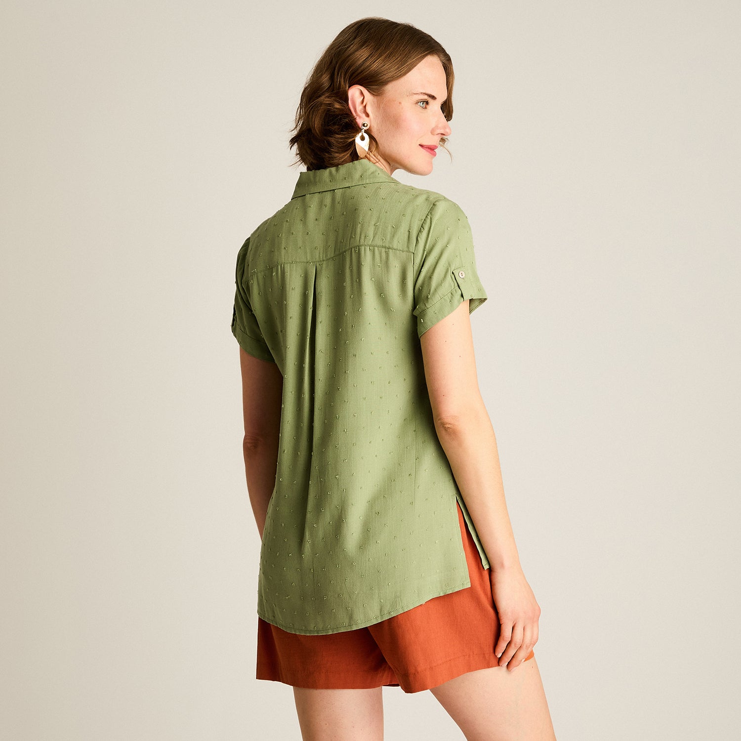 Blusa Oliva Manga Corta No Elasticado Sin Forro Calce Normal