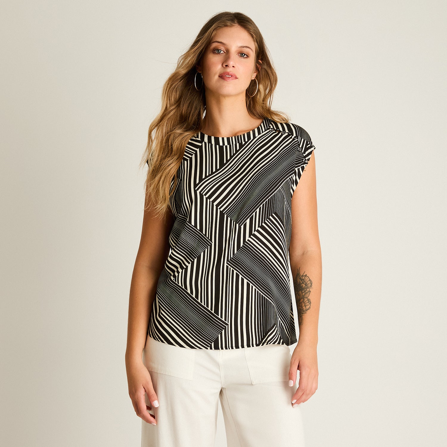 Blusa Negro Manga Corta No Elasticado Sin Forro Calce Holgado