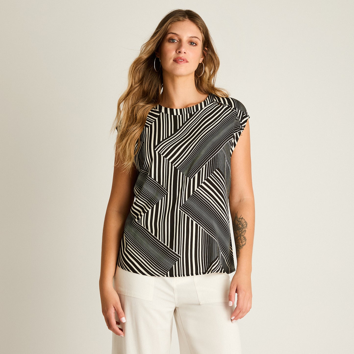 Blusa Negro Manga Corta No Elasticado Sin Forro Calce Holgado