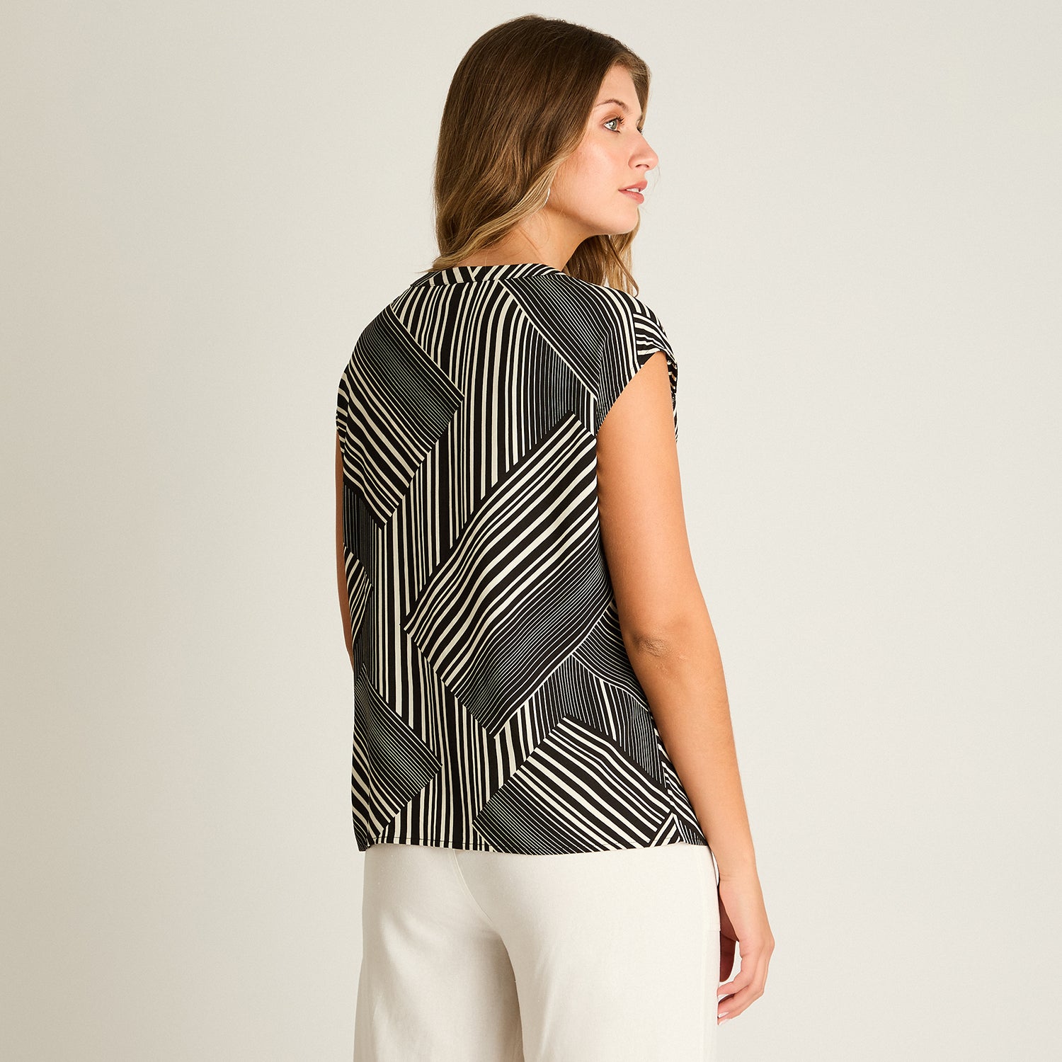Blusa Negro Manga Corta No Elasticado Sin Forro Calce Holgado