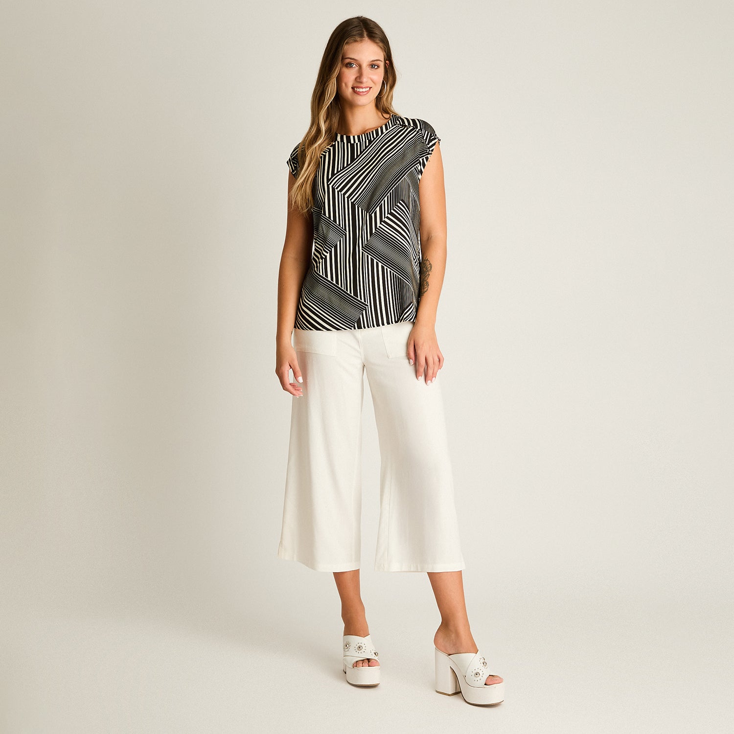 Blusa Negro Manga Corta No Elasticado Sin Forro Calce Holgado