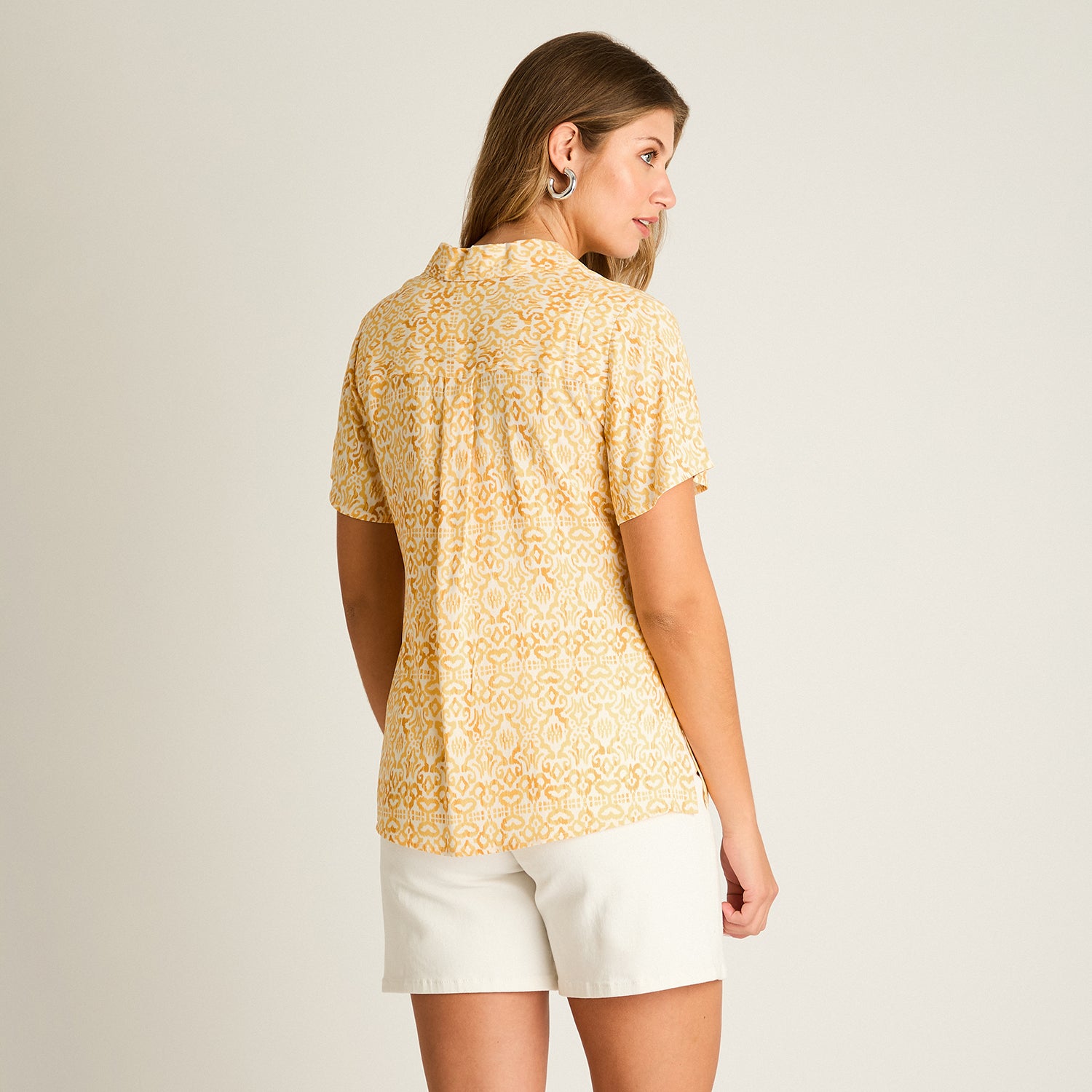 Blusa Mostaza Manga Corta No Elasticado Sin Forro Calce Normal