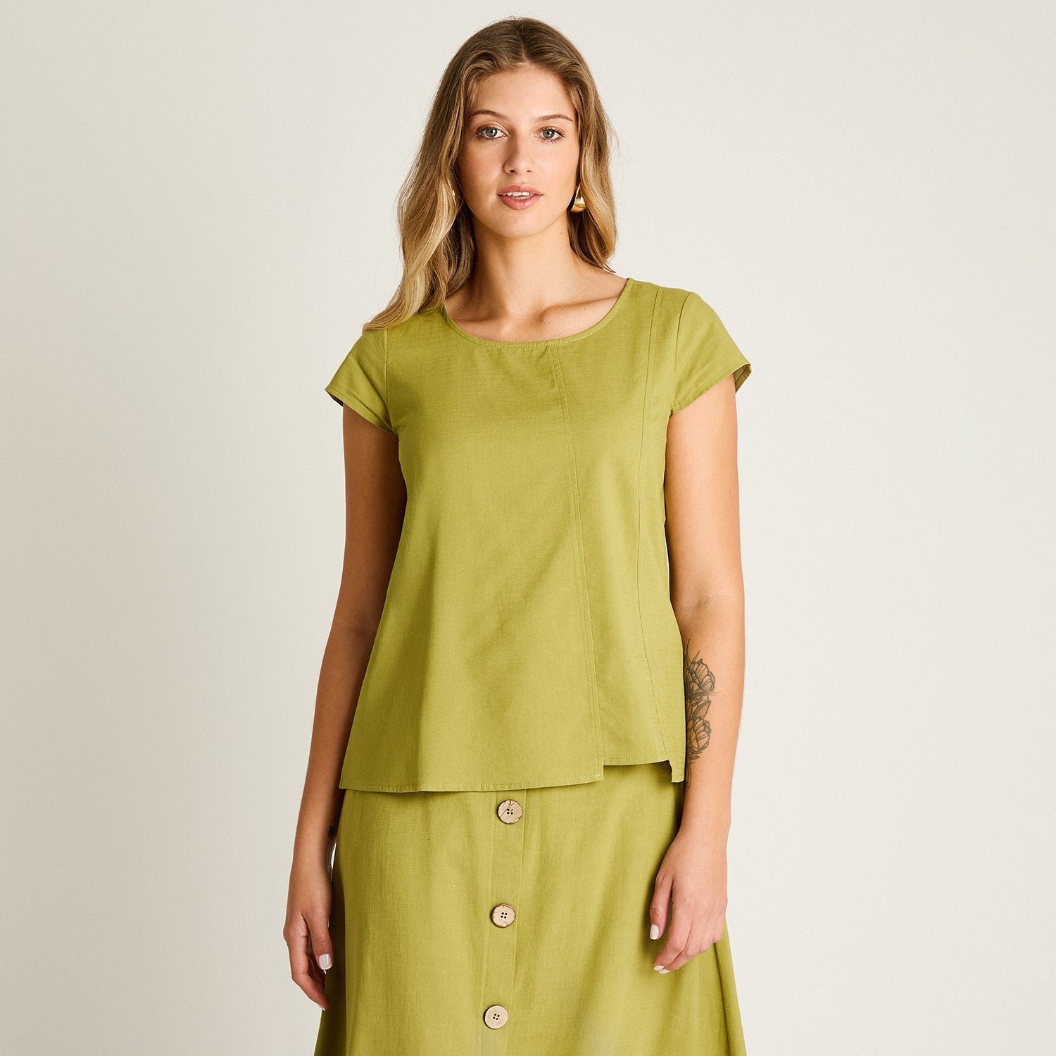 Blusa Verde Manga Corta No Elasticado Sin Forro Calce Holgado