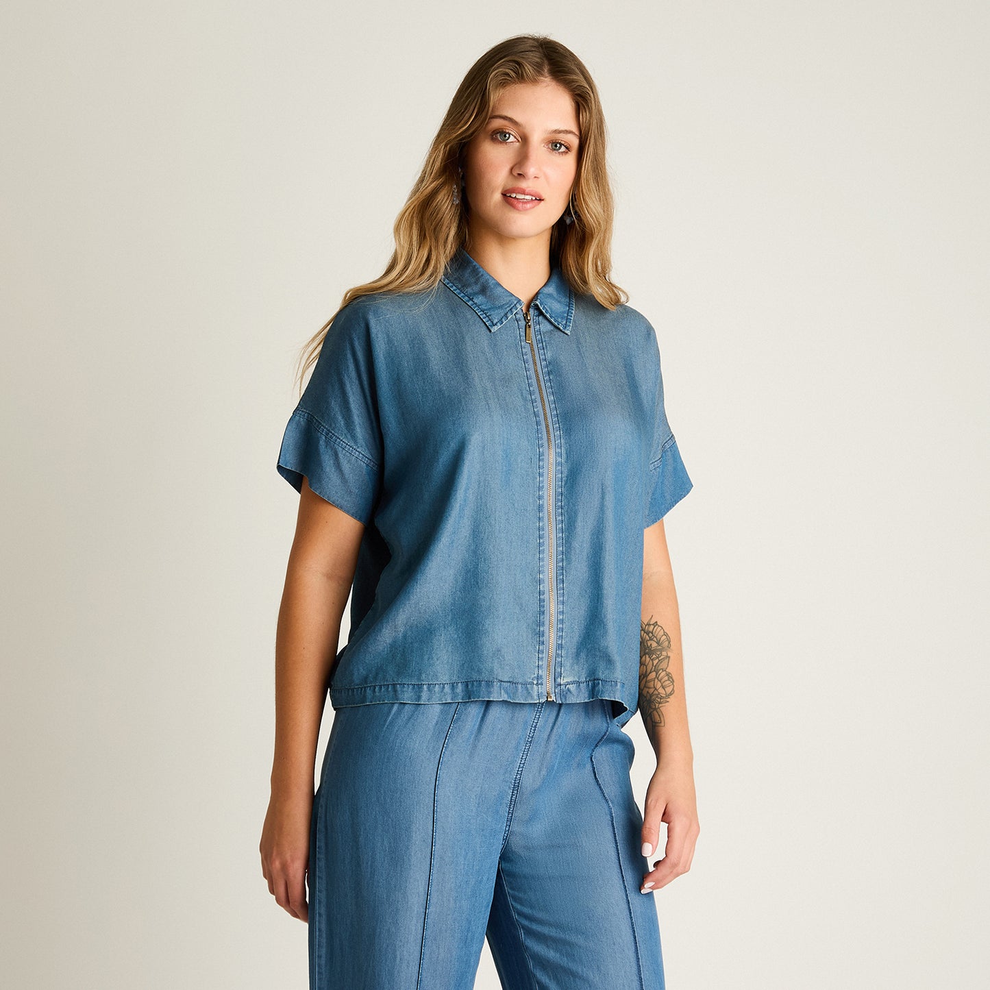 Blusa Azul Manga Corta No Elasticado Sin Forro Calce Normal
