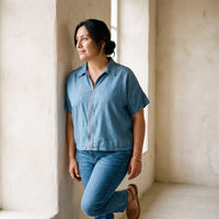 Blusa Azul Tipo Denim Manga Corta Con Cierre Frontal lifestyle