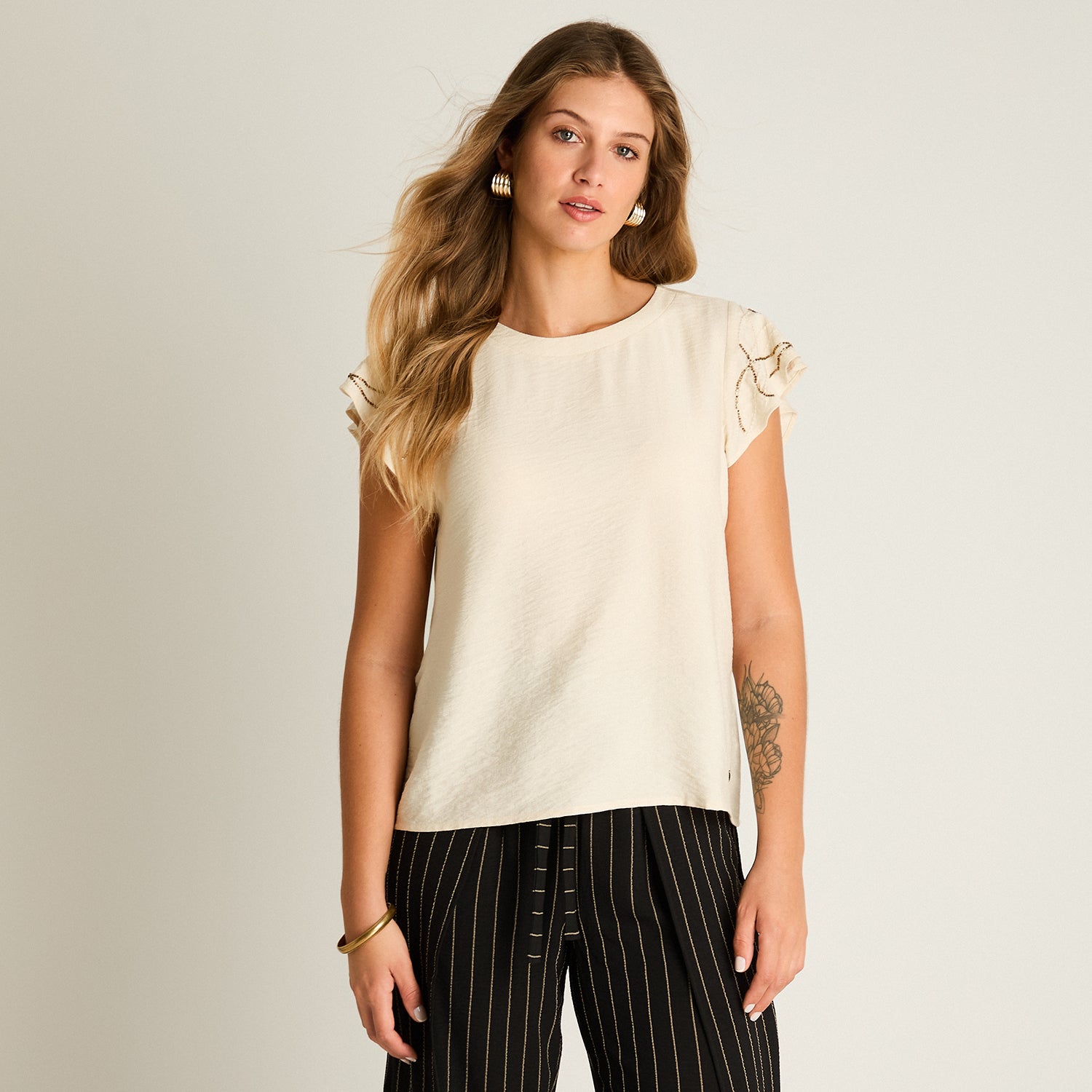 Blusa Arena Manga Corta No Elasticado Sin Forro Calce Normal