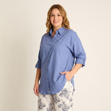 Blusa Azul Bolsillo Frontal en modelo plus size